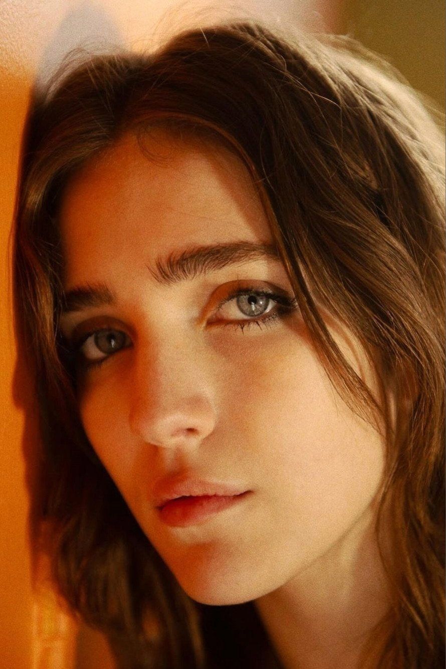 890x1334 Talia Ryder Image