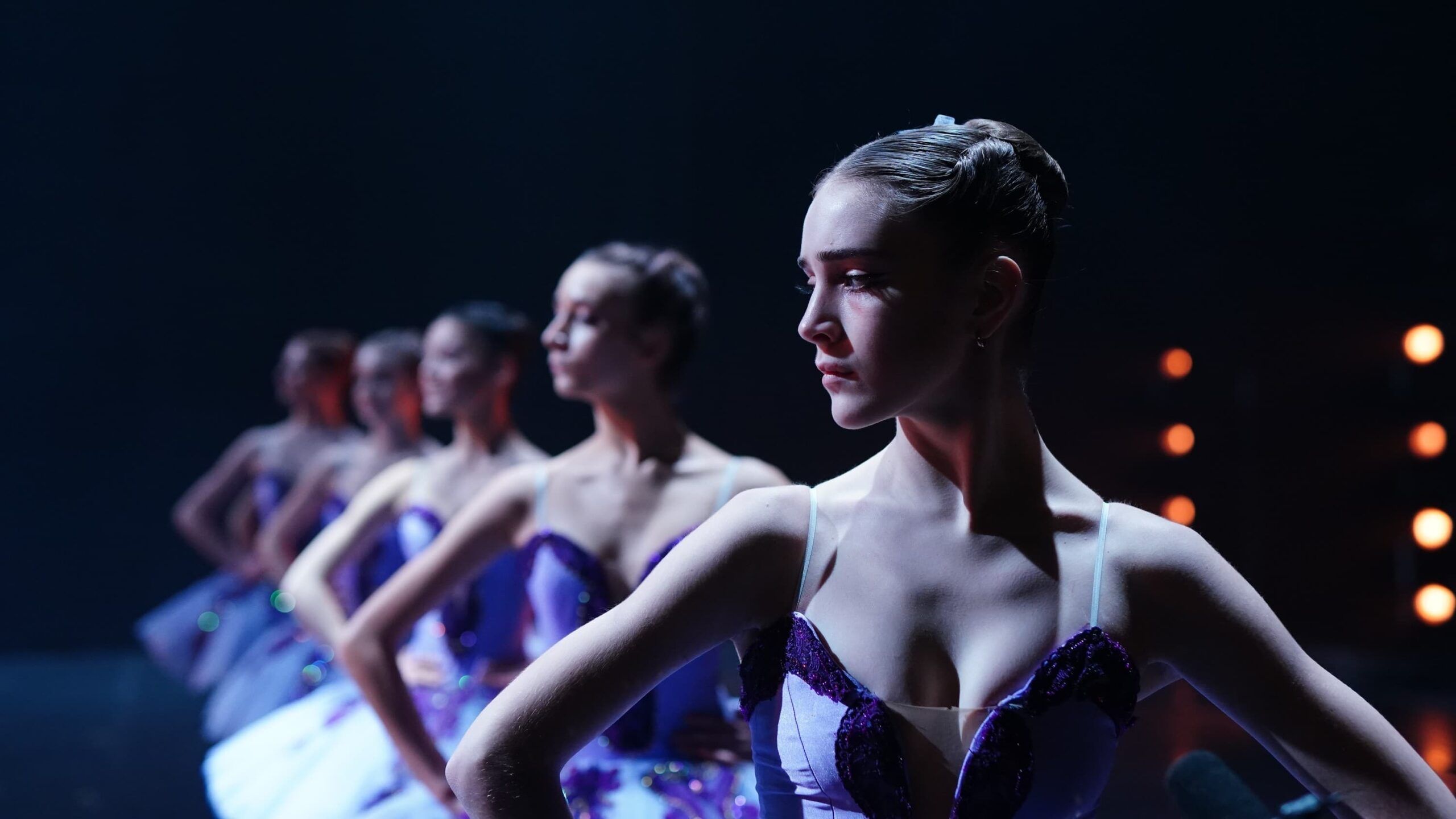 2560x1440 Talia Ryder Faces the Rigors of Ballet in 'The American'