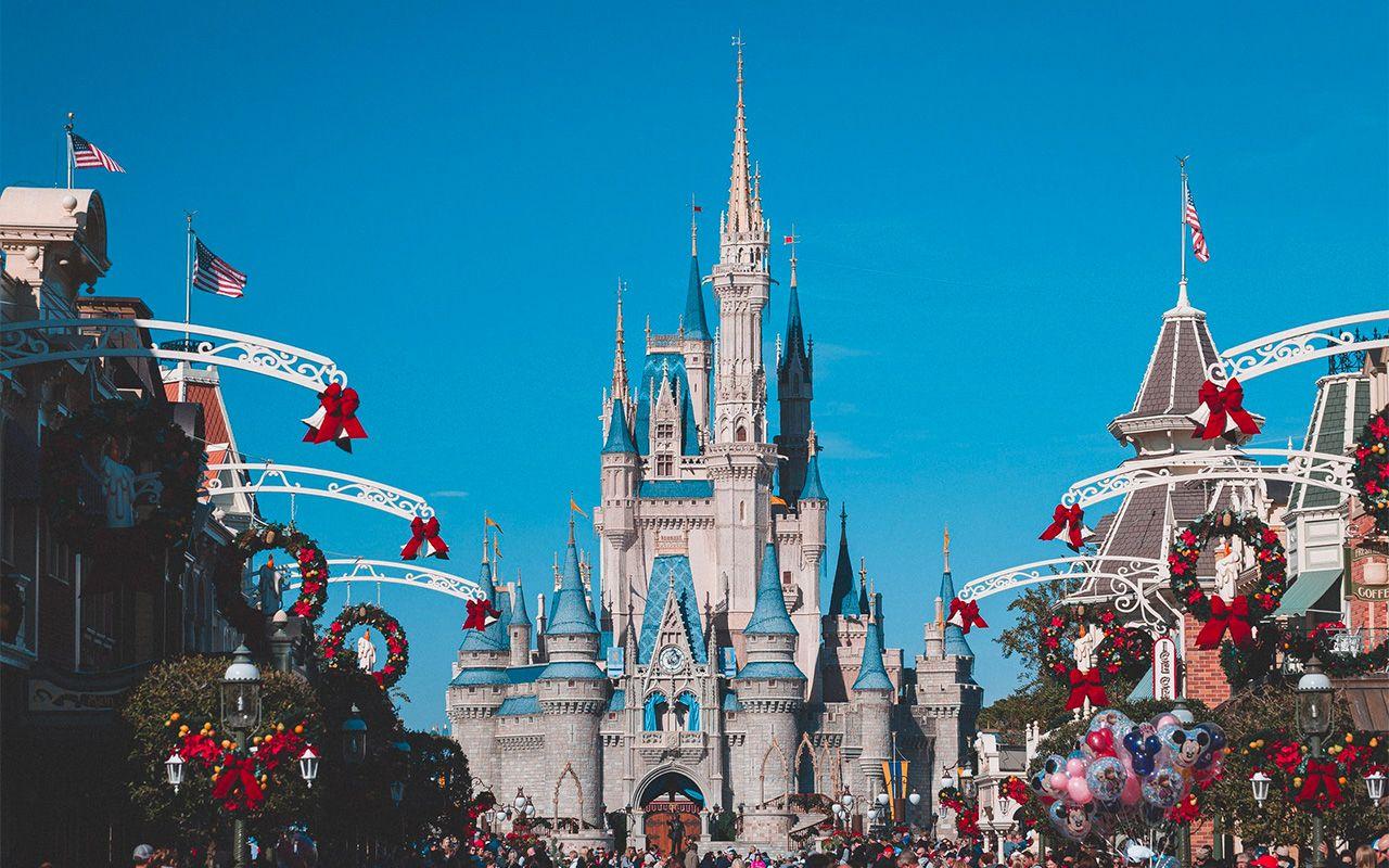 1280x800 Tokyo Disneyland among other attractions, sporting events canceled
