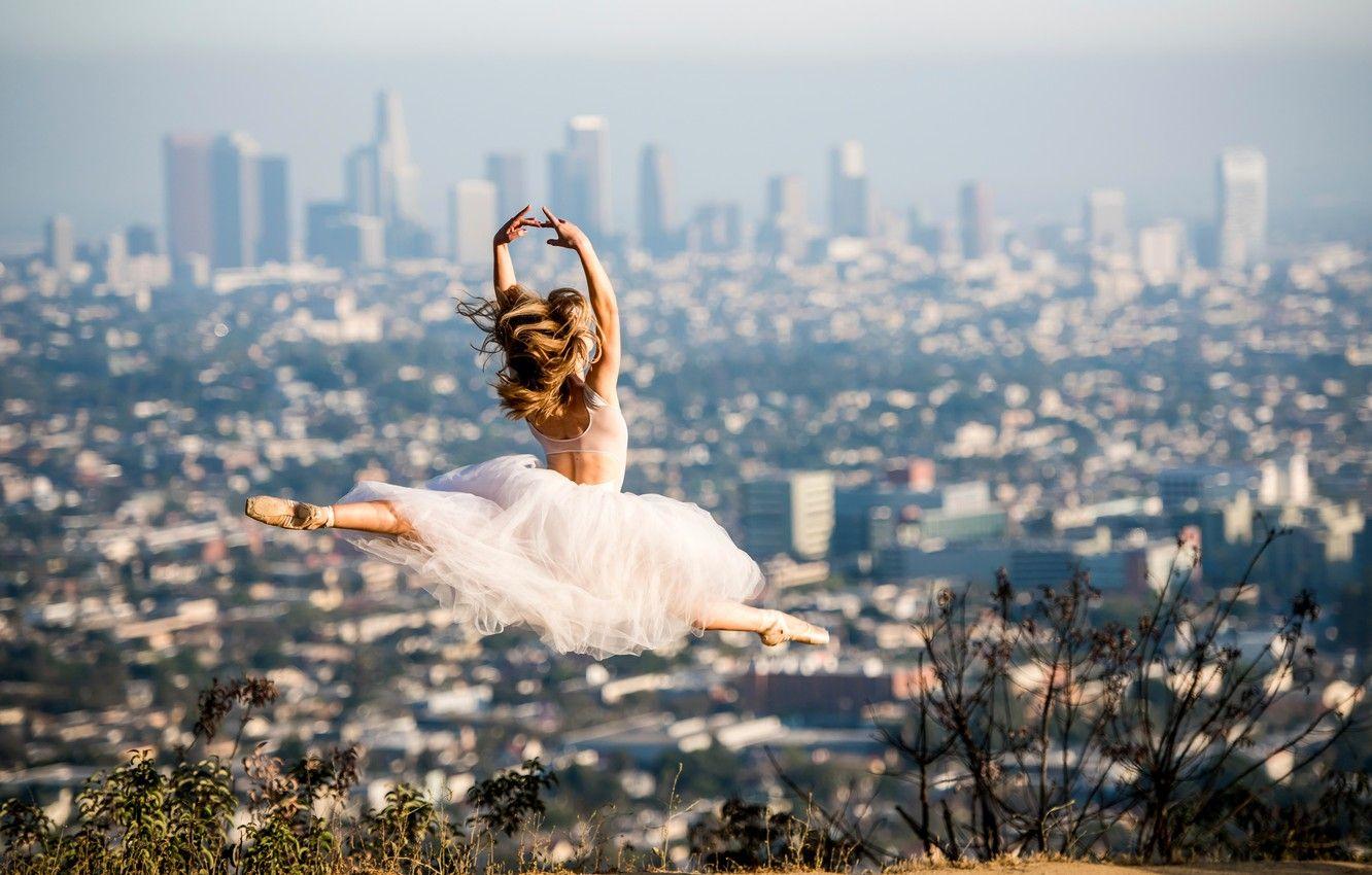 1332x850 Wallpaper the city, jump, dress, ballerina, in the background, Los