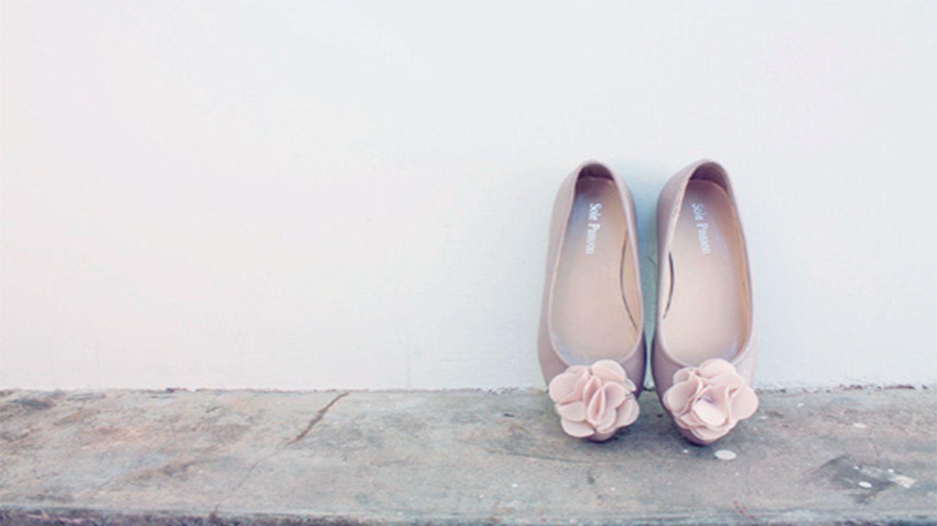 1366x768 Ballet Pointe Shoes Background. Ballet