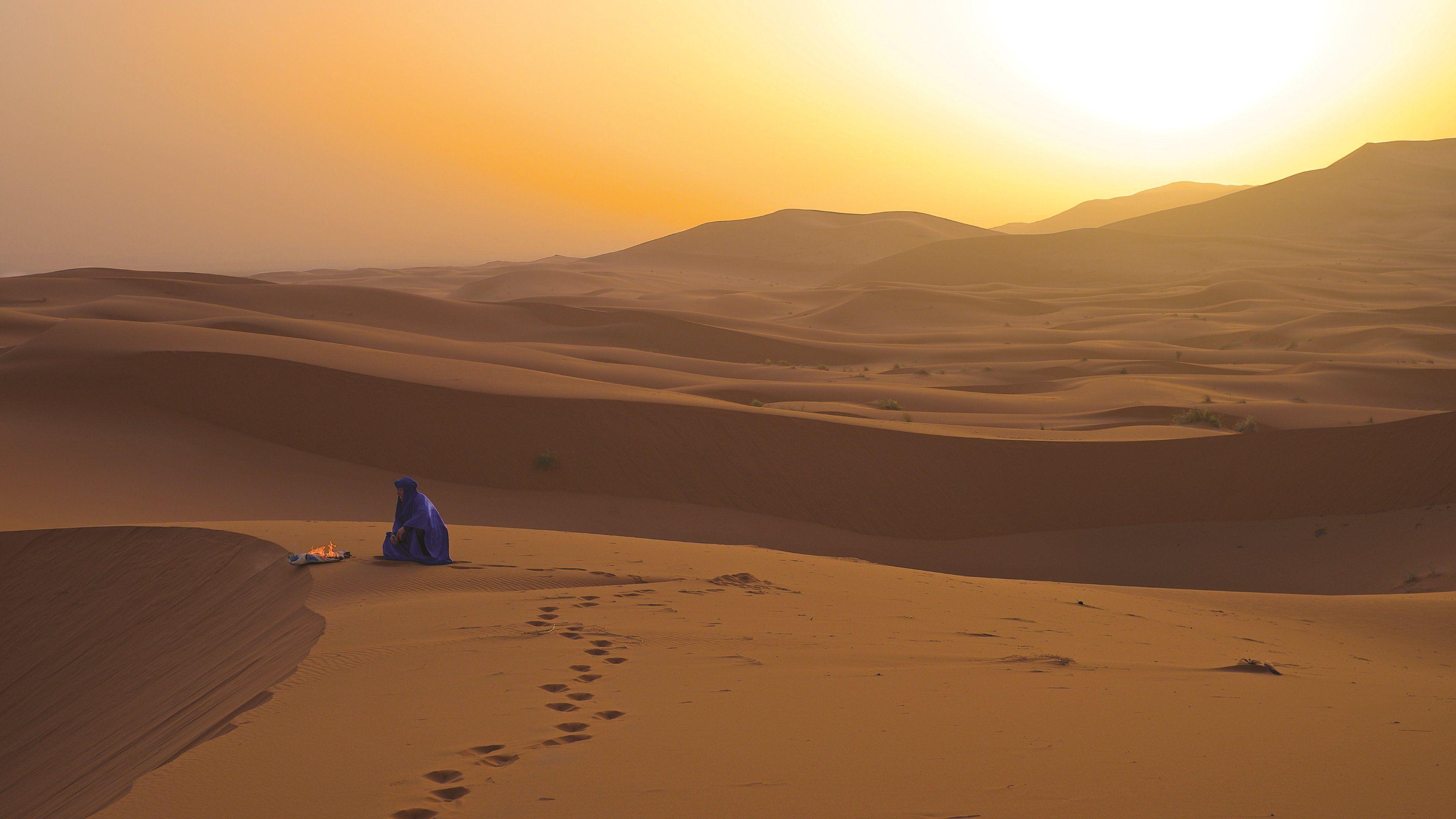 3840x2160 Download desktop wallpaper Sahara Desert Man 3840x2160