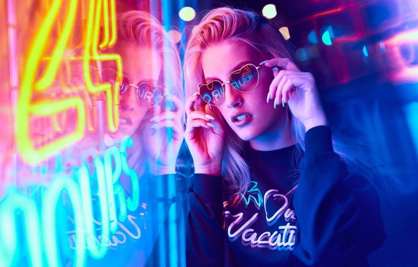 1332x850 Light Neon Girl Wallpaper