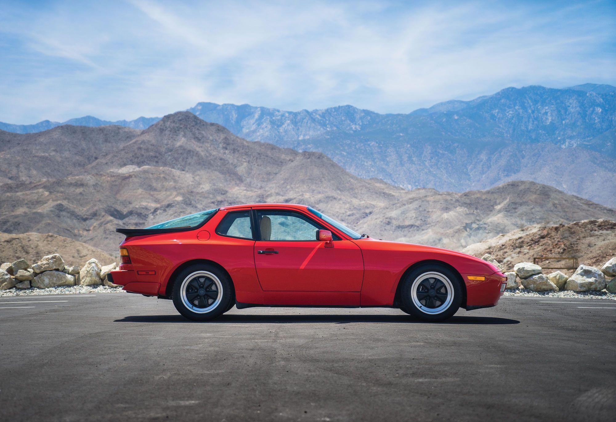 2000x1371 Porsche 944
