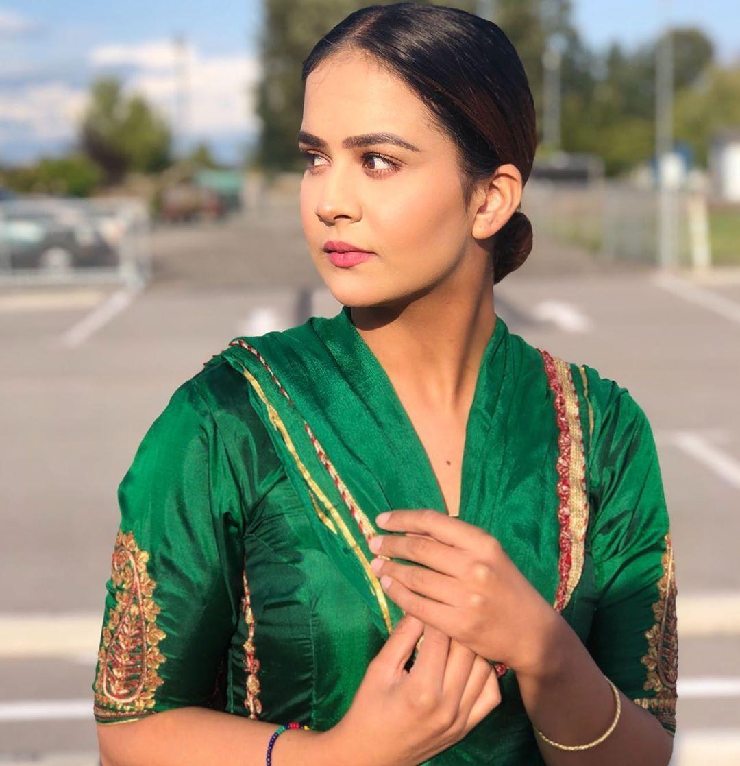 1080x1117 Roopi Gill HD Beautiful Picture, Pics, Image And Wallpaper