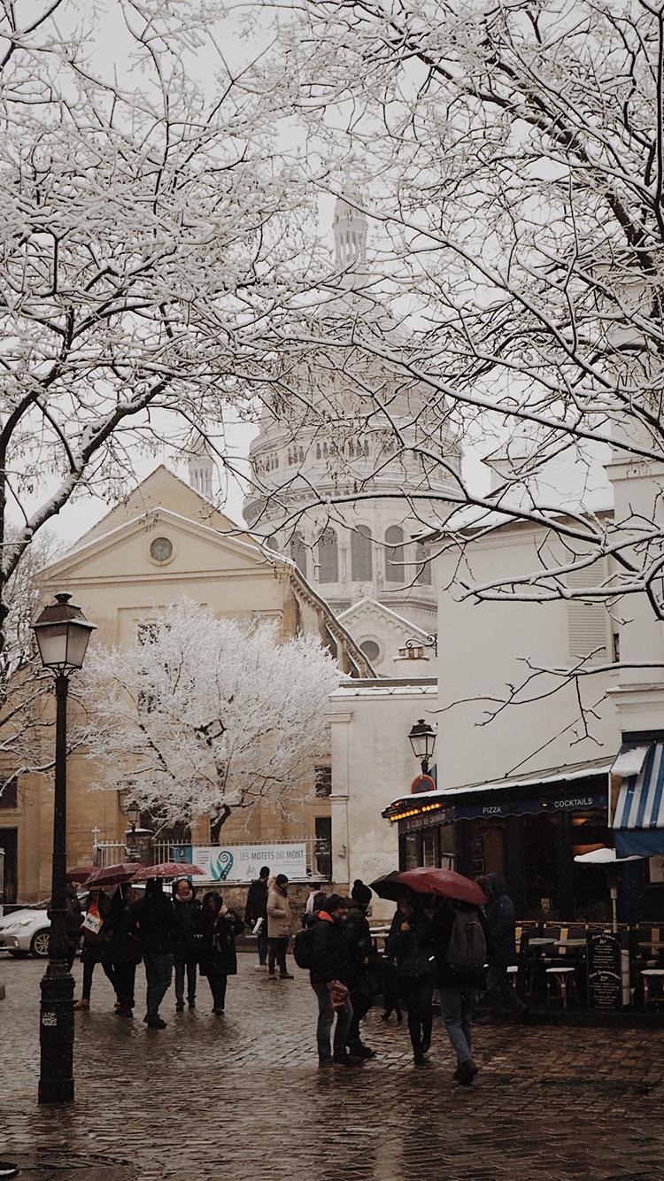 750x1334 Wallpaper's Snowing in Paris Montmartre iPhone 6 7 8 with me