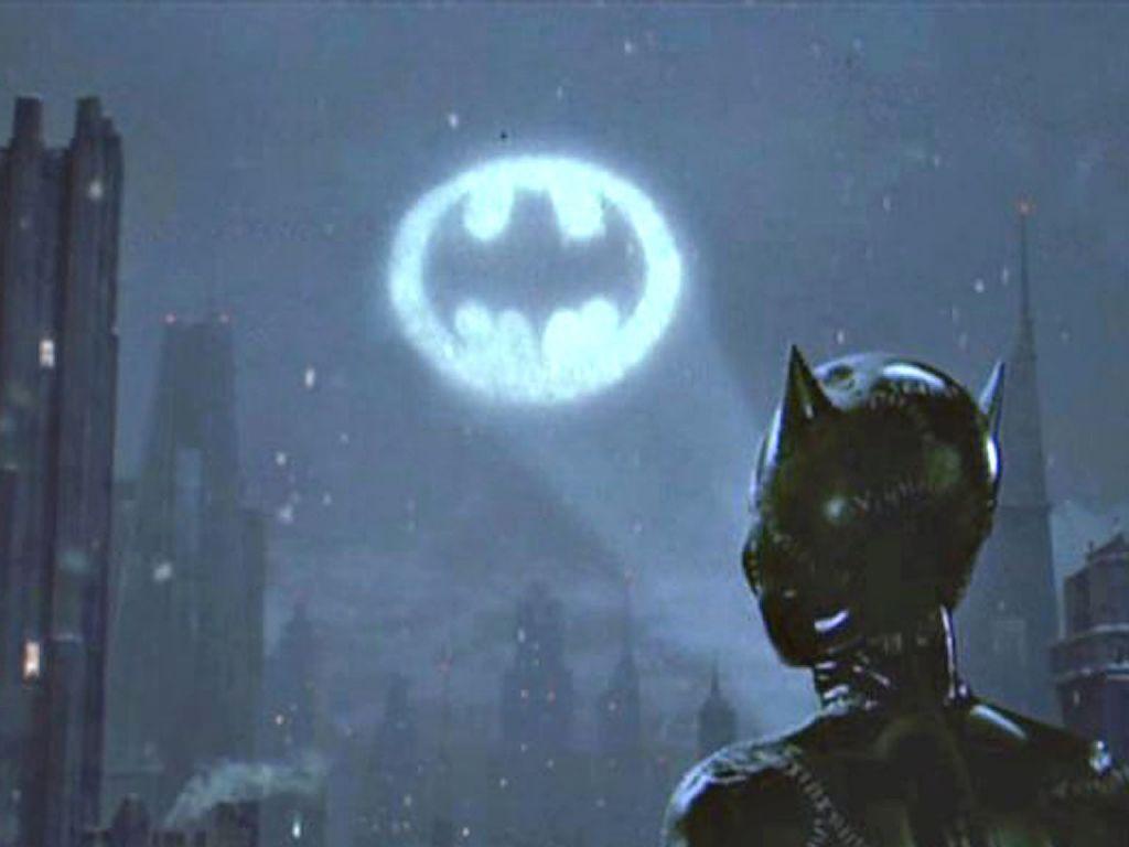 1024x768 catwoman looking at bat signal. Catwoman Looks At Bat Signal