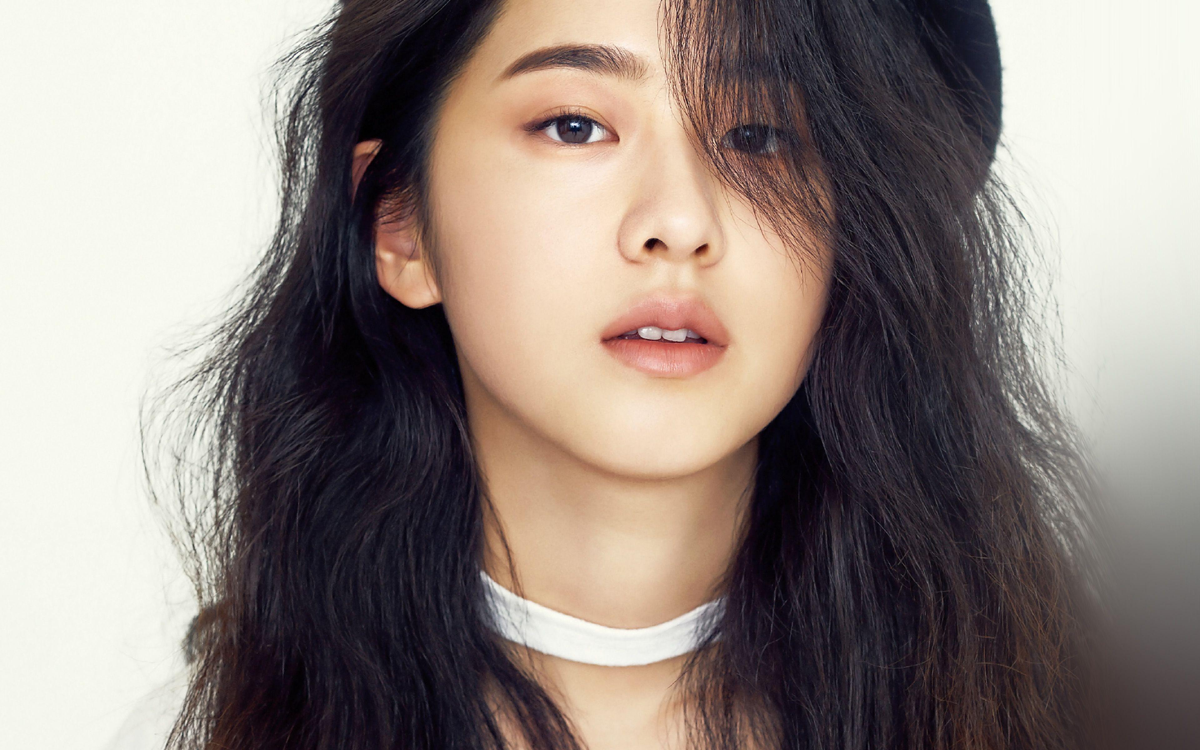 3840x2400 Girl Small Cute Asian Kpop Wallpaper