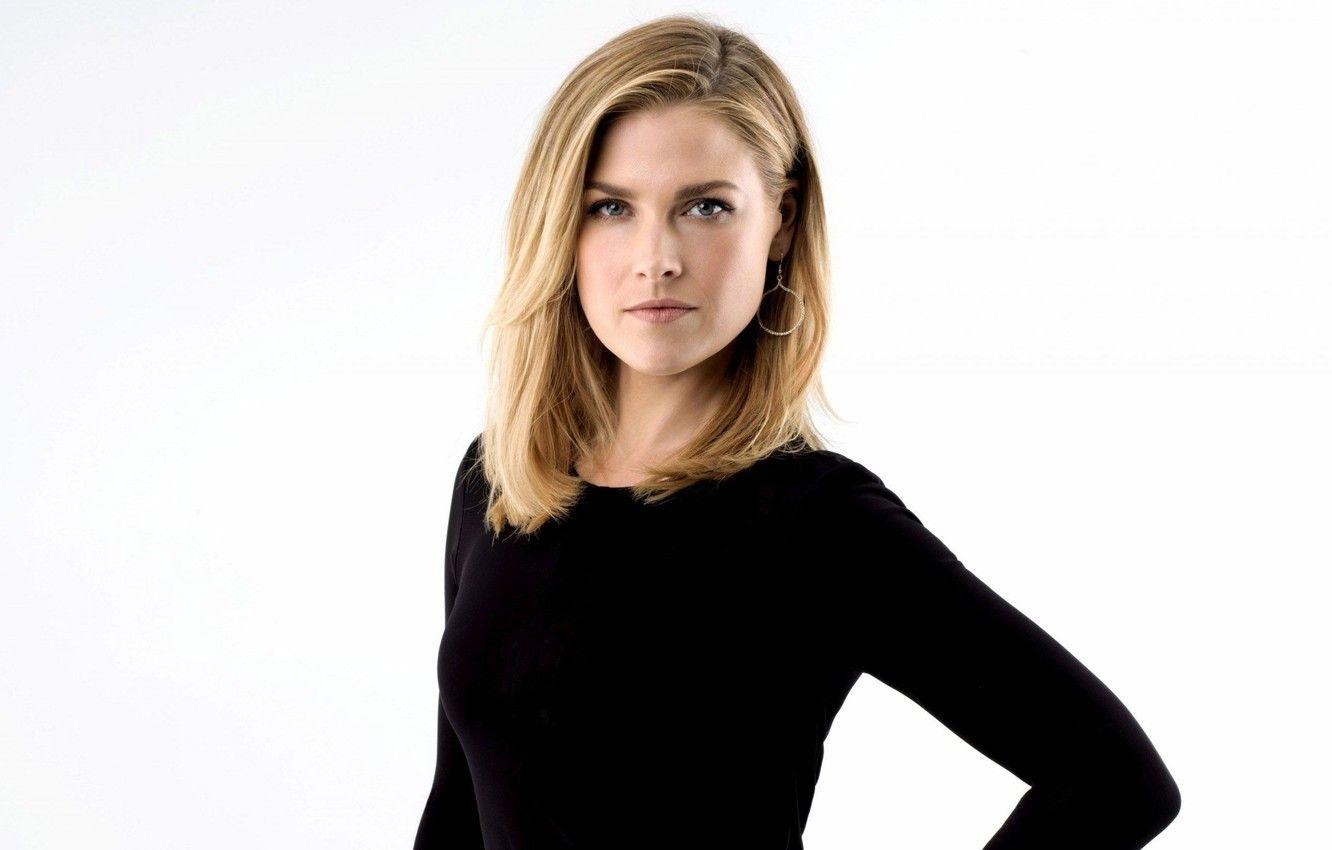 1332x850 Wallpaper look, pose, background, model, actress, blonde, Ali
