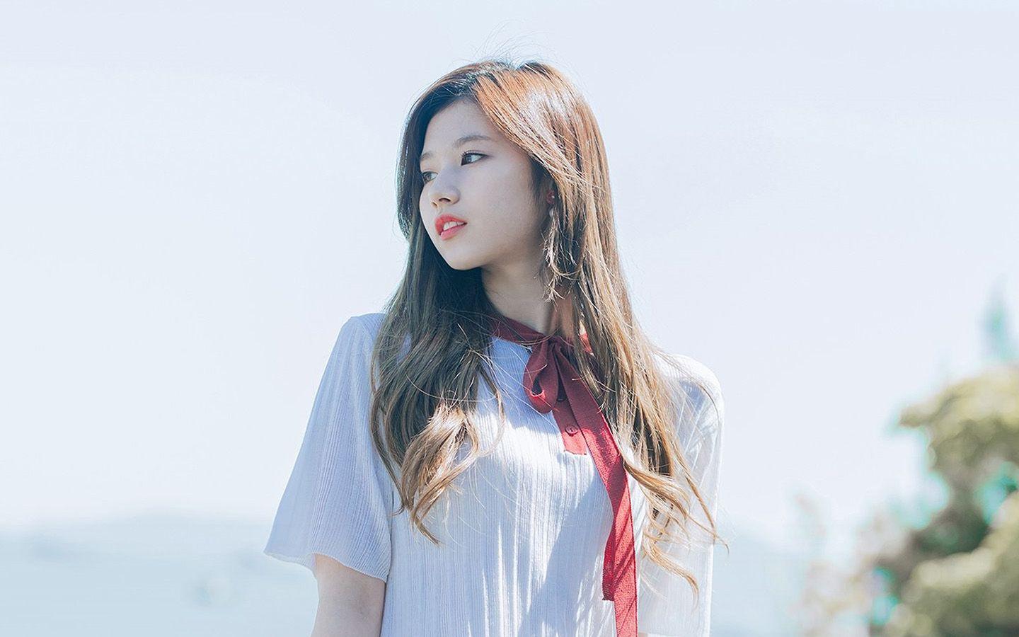 1440x900 Twice Sana Girl Cute Kpop Wallpaper