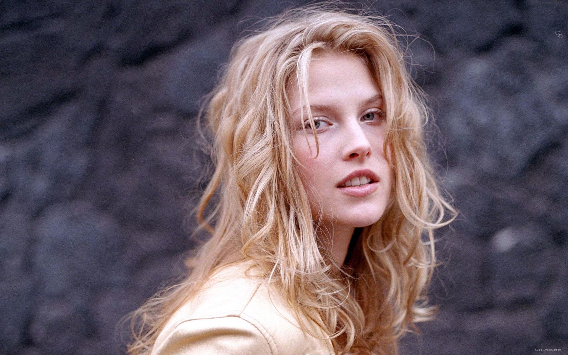 1920x1200 Ali Larter wallpaper HD for desktop background