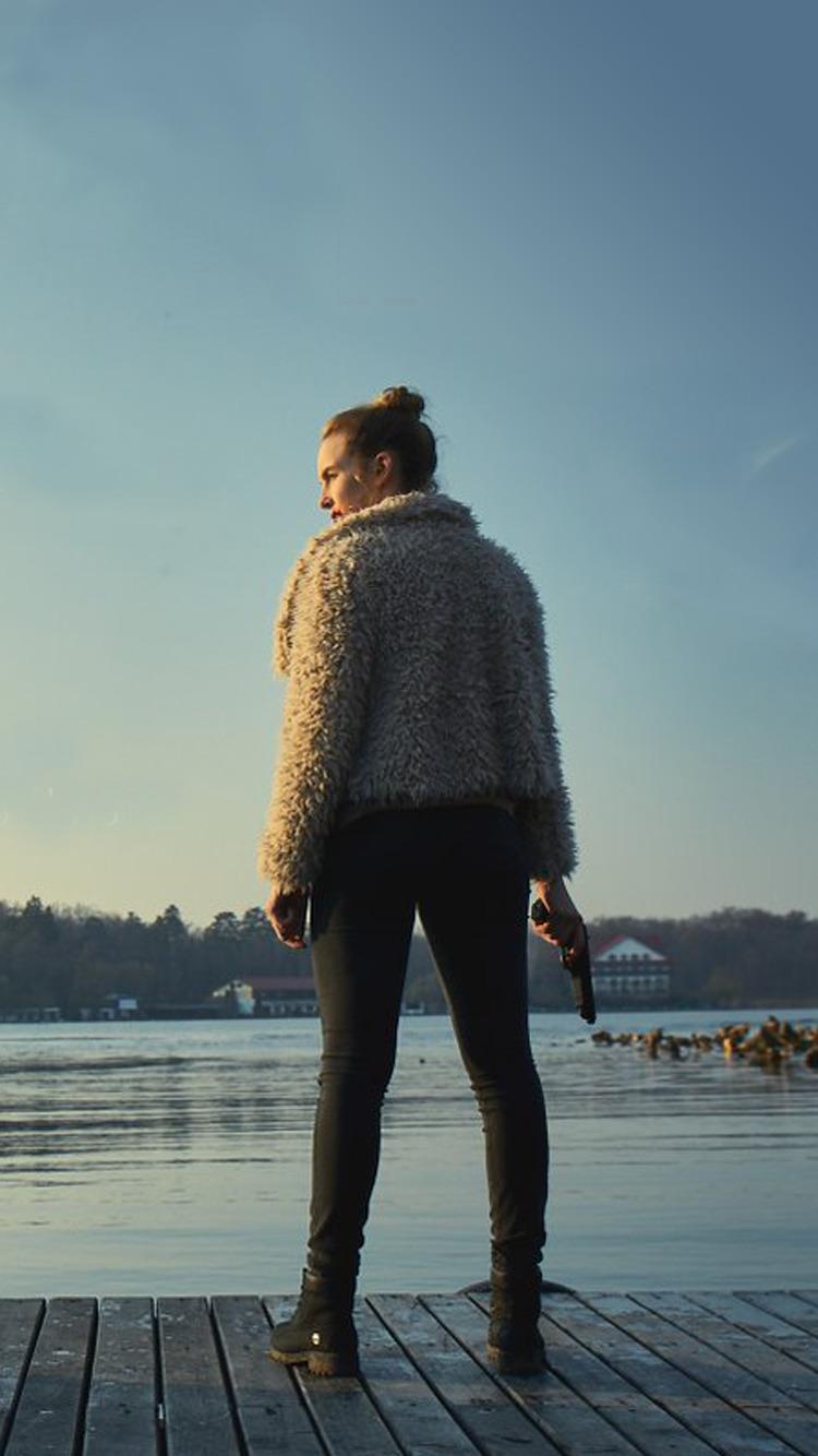 750x1334 Villanelle Wallpaper