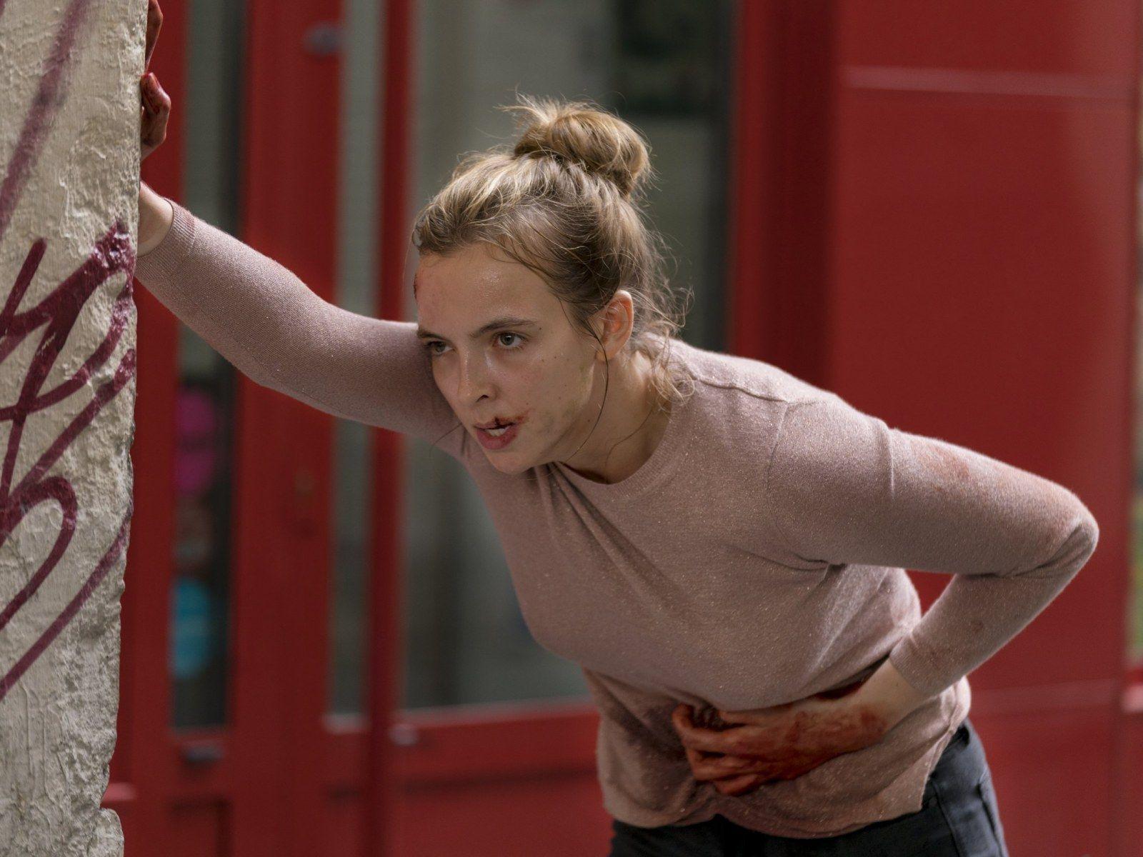 1600x1200 Killing Eve' Season 2 Episode 1 Recap: All Kinds of Tummy Trouble