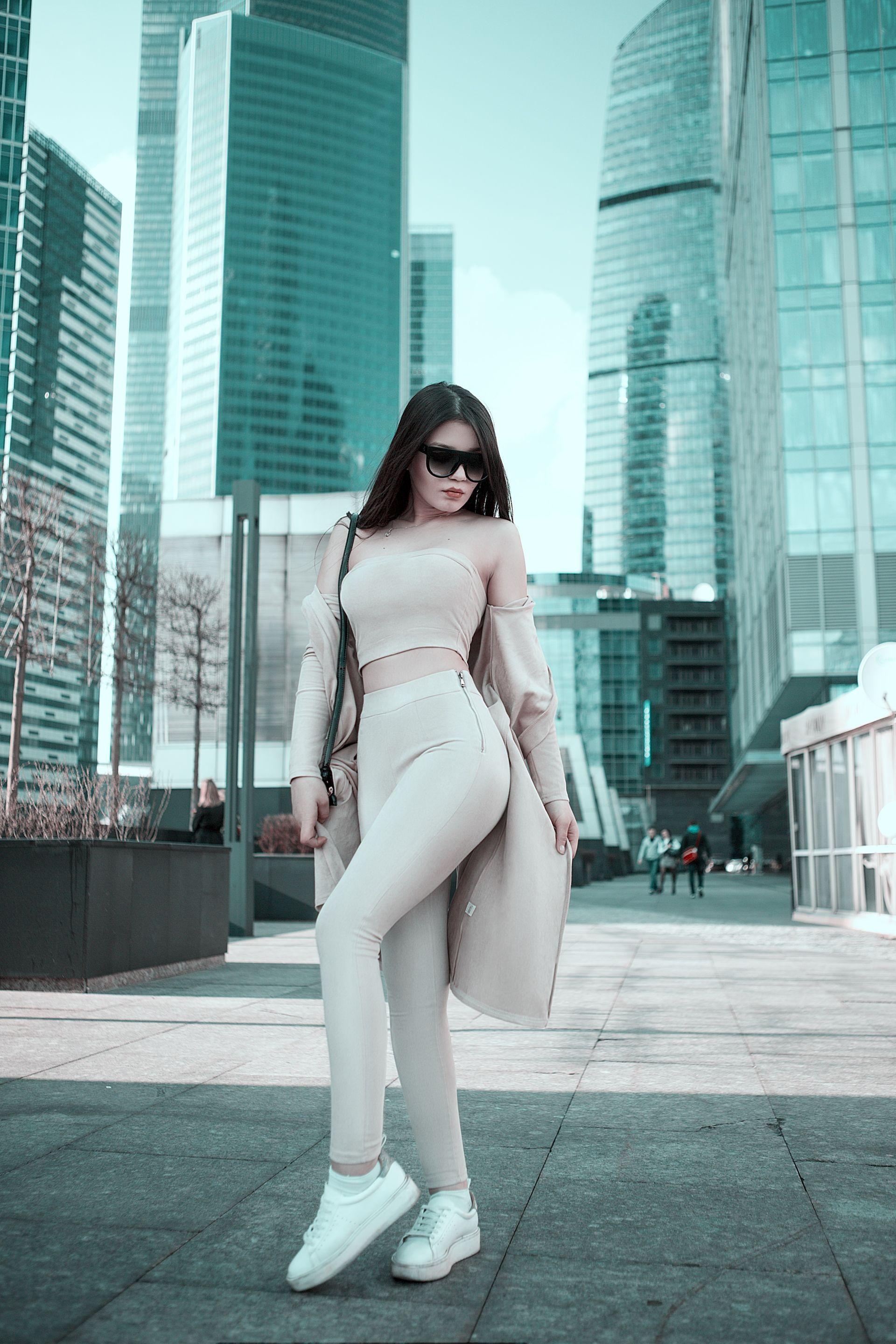 1920x2880 Business Woman Wallpaper · Wallpaper