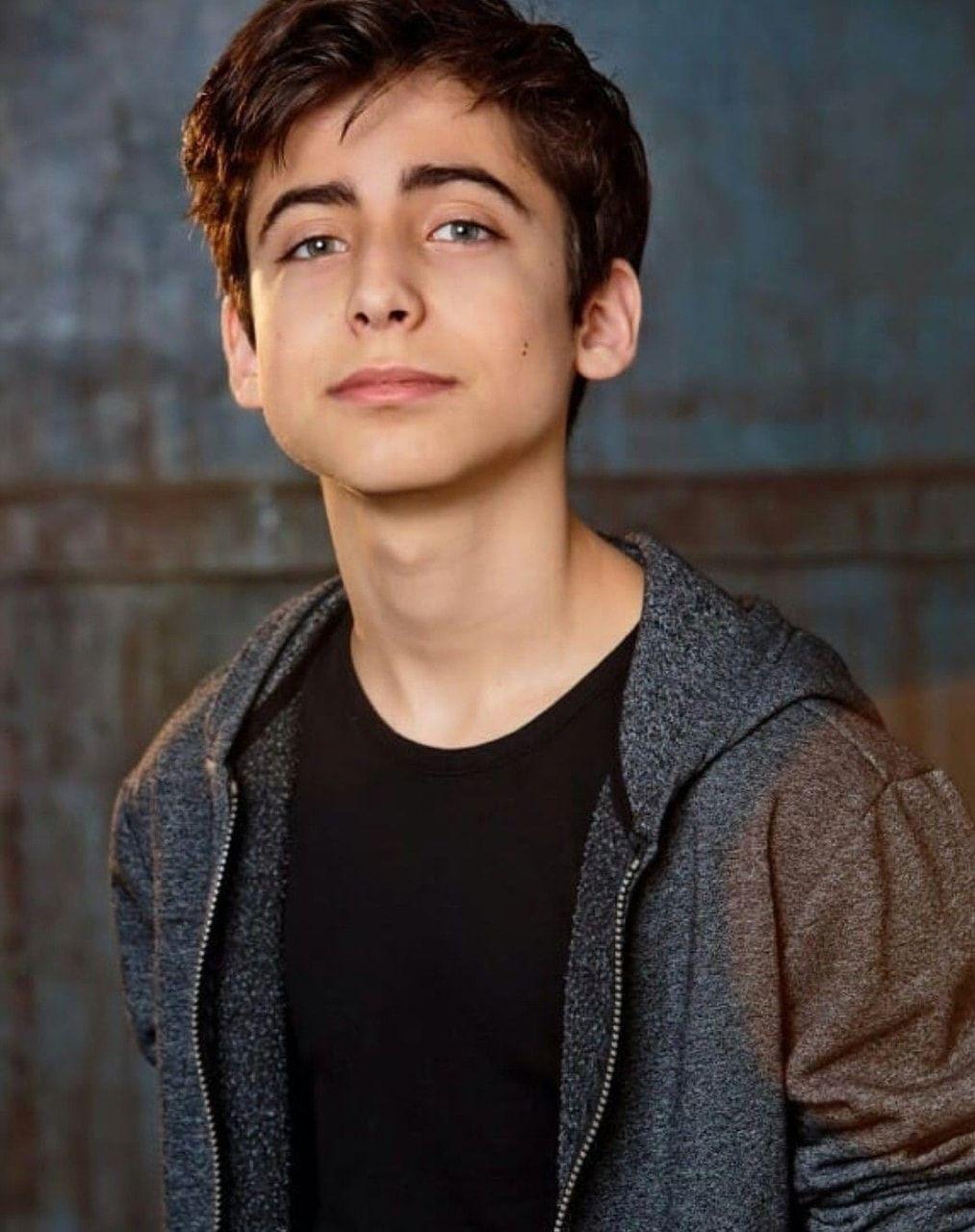 Aidan Gallagher Wallpapers - bigbeamng