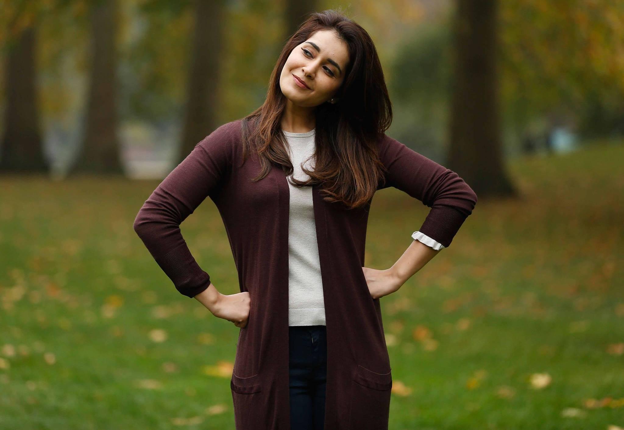 2048x1411 Rashi Khanna Wallpaper