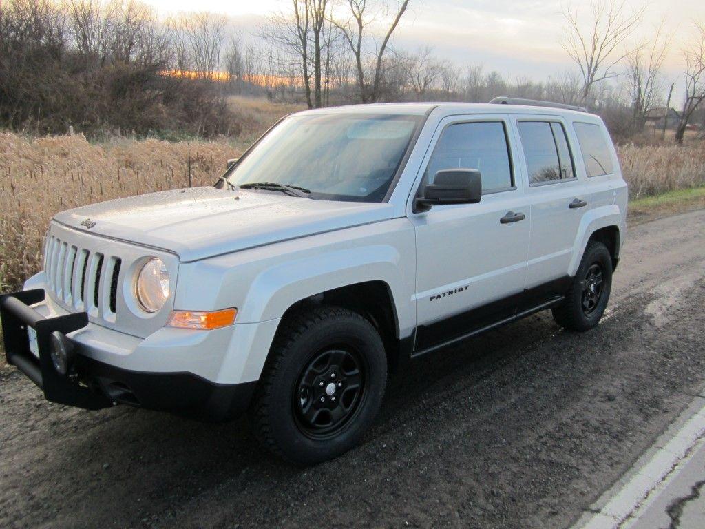 1024x768 White Jeep Patriot Lifted wallpaperx768