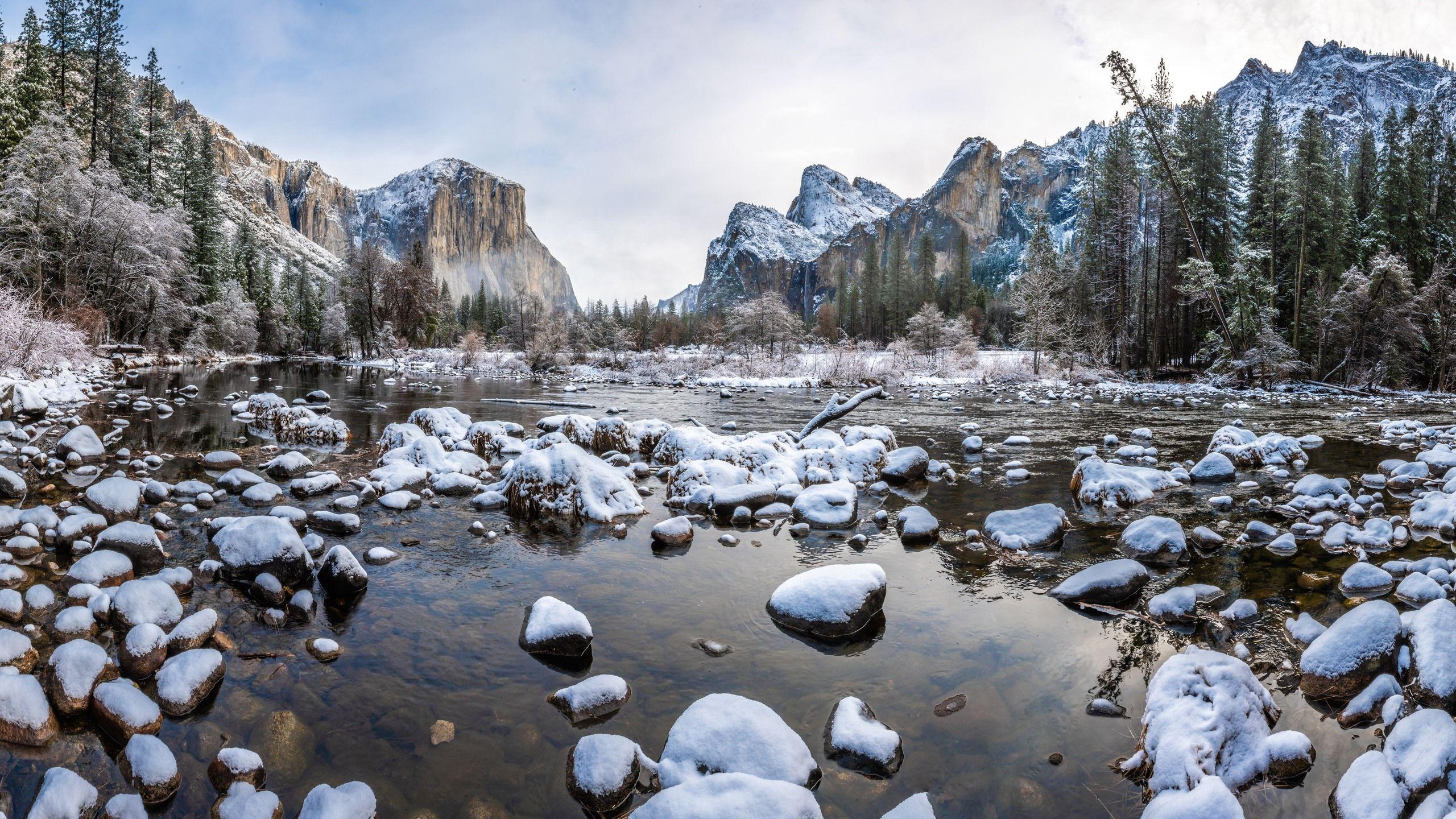 2560x1440 Wallpaper Yosemite National Park in the winter, snow, rocks