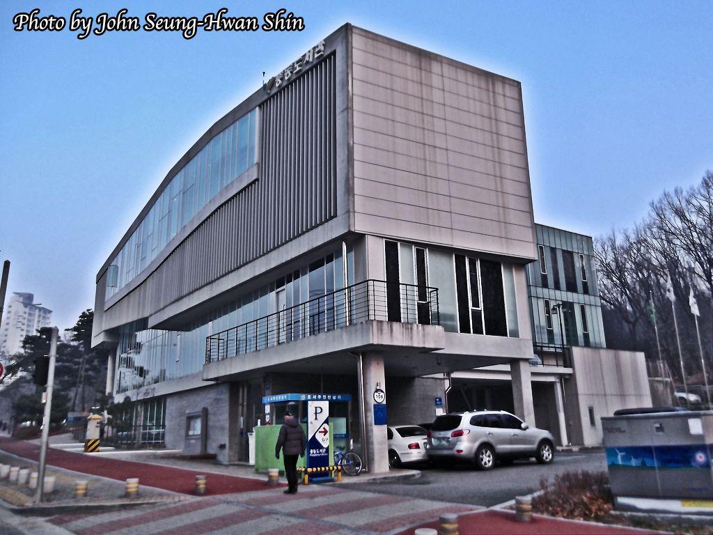 1024x768 Pungdong library at Ilsan Goyang, South Korea