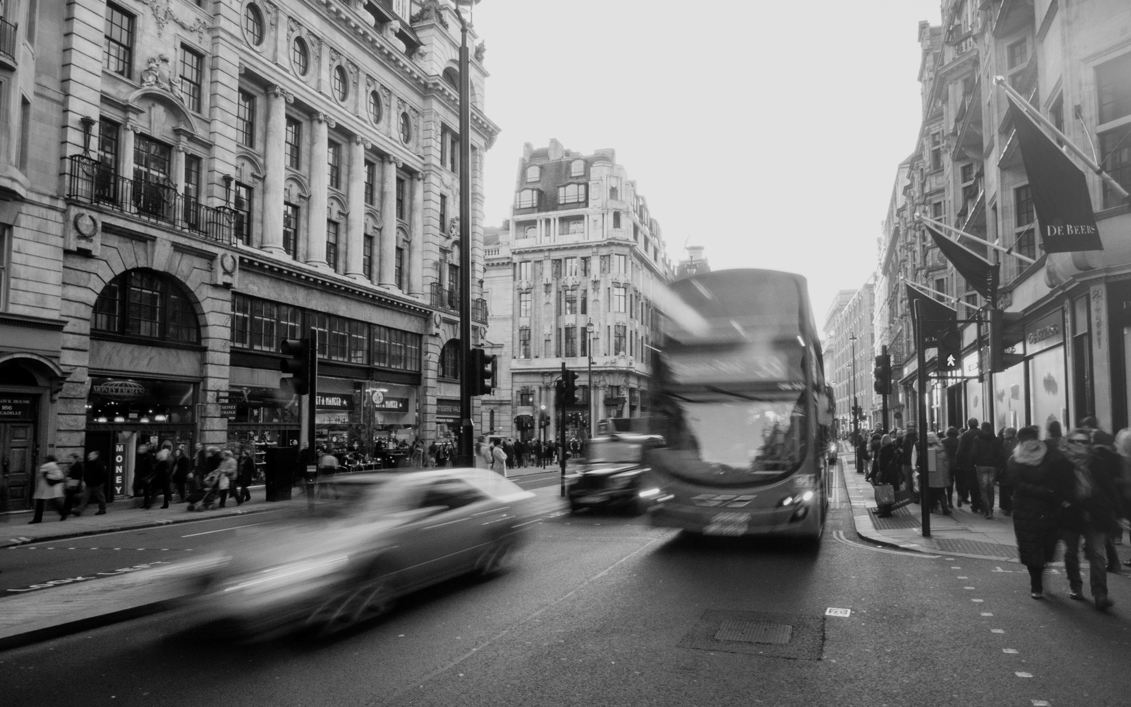 3840x2400 London City Street People Winter Dark Wallpaper