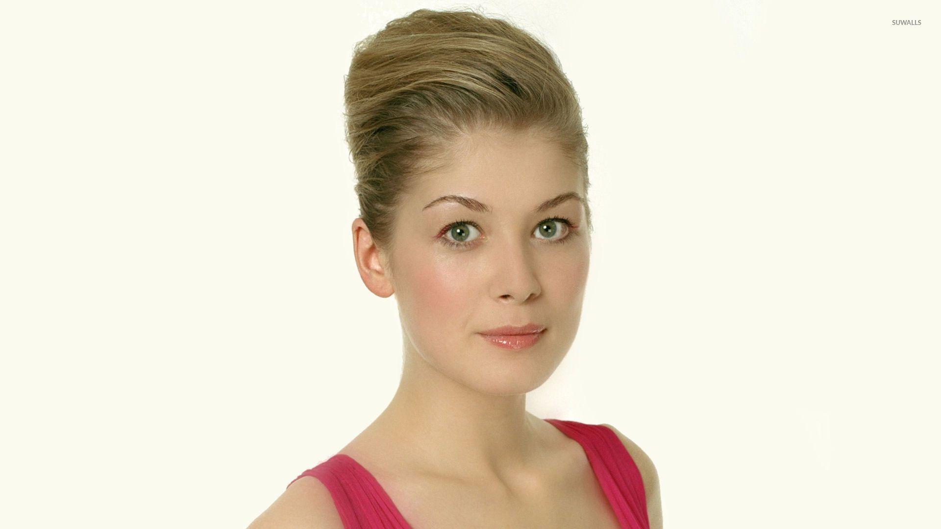 1920x1080 Rosamund Pike with red top wallpaper wallpaper