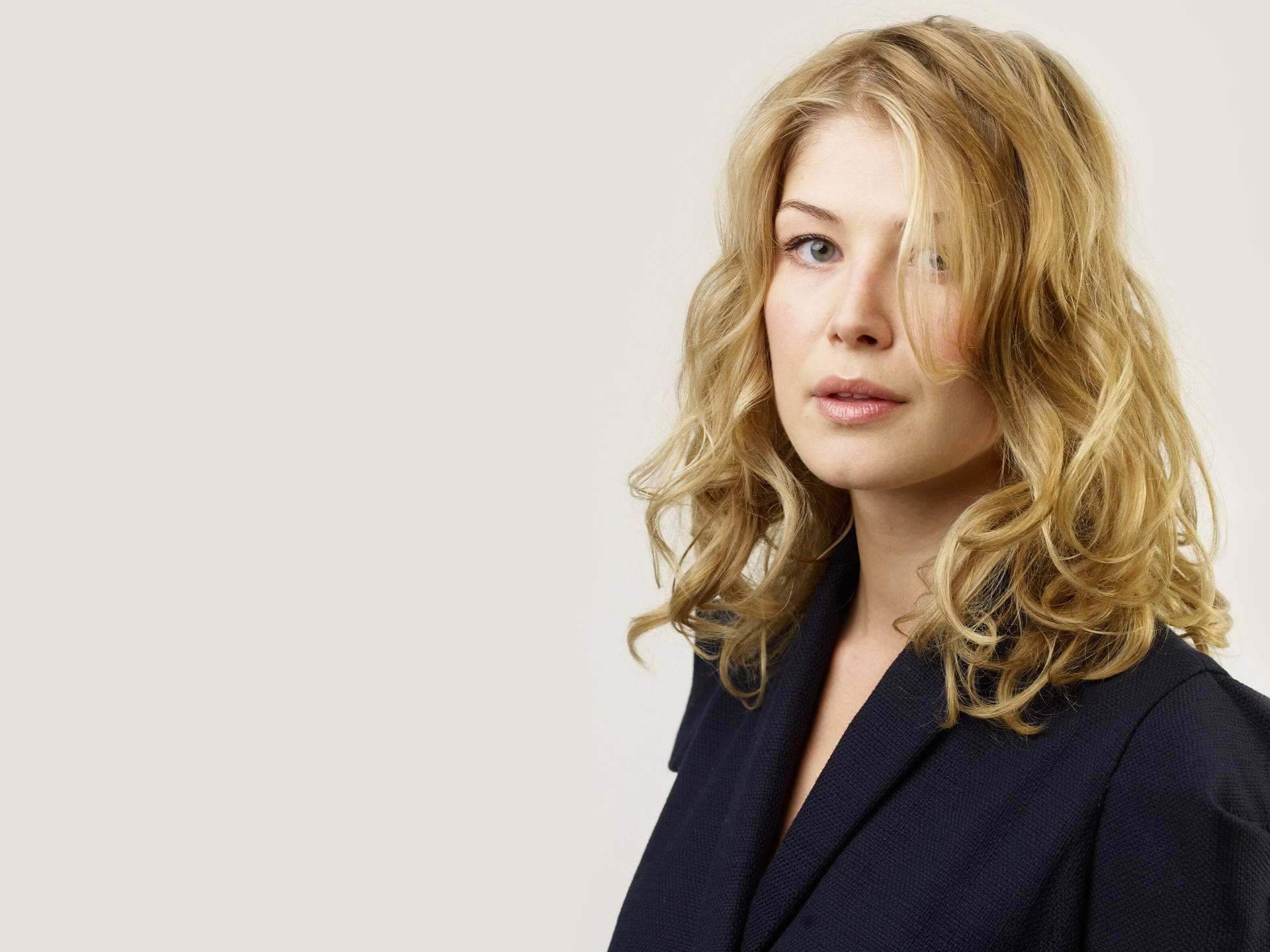 1920x1440 Rosamund Pike Computer Wallpaper 50853 1920x1440px