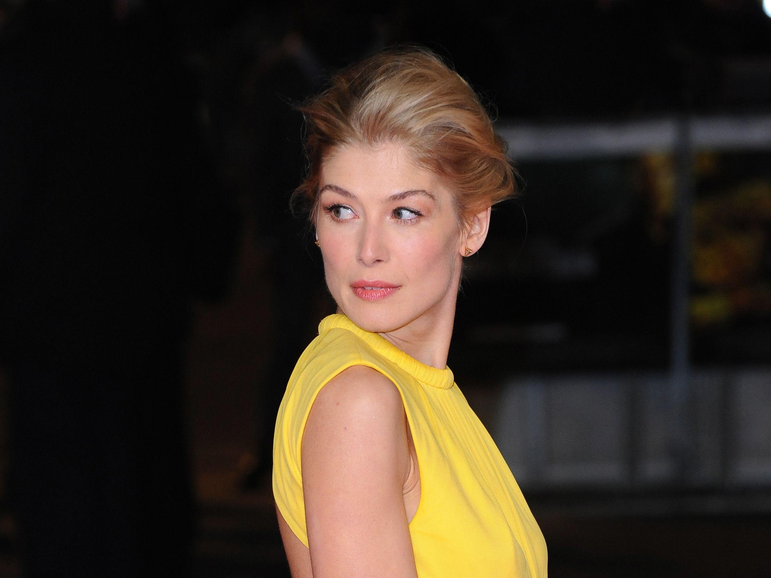 Rosamund Pike Wallpapers - Top Free Rosamund Pike Backgrounds