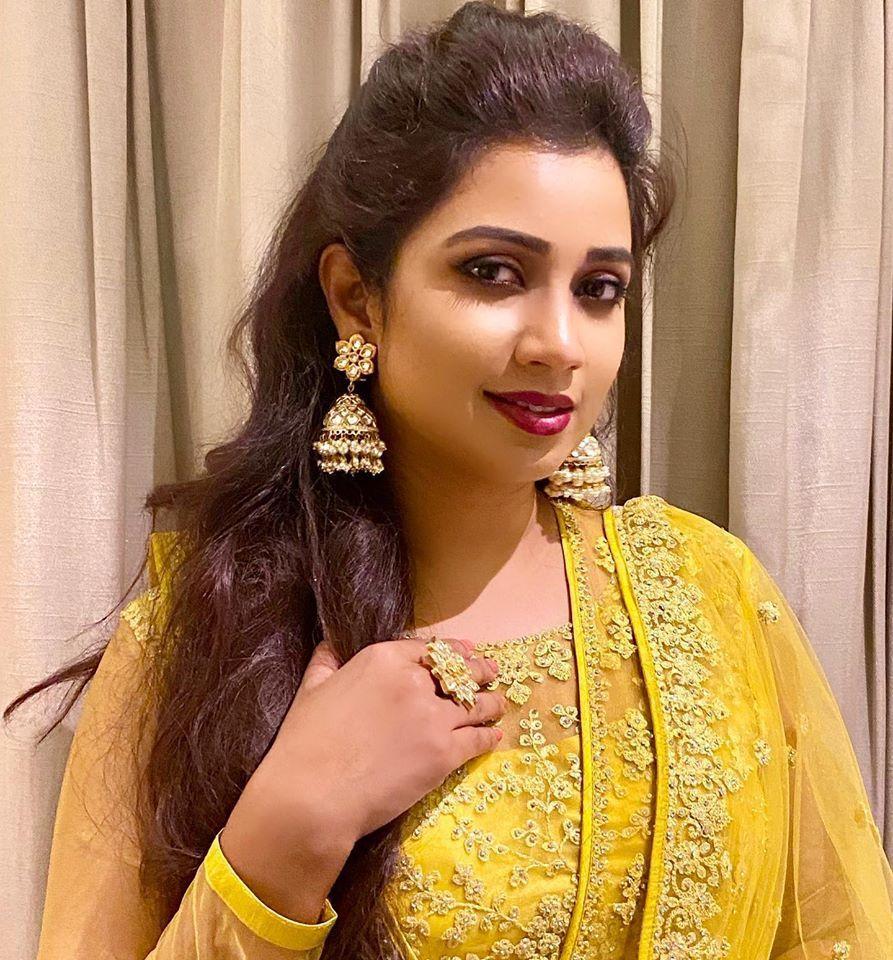 893x960 Shreya Ghoshal Wiki, Age, Family, Movies, HD Photo, Biography, And More