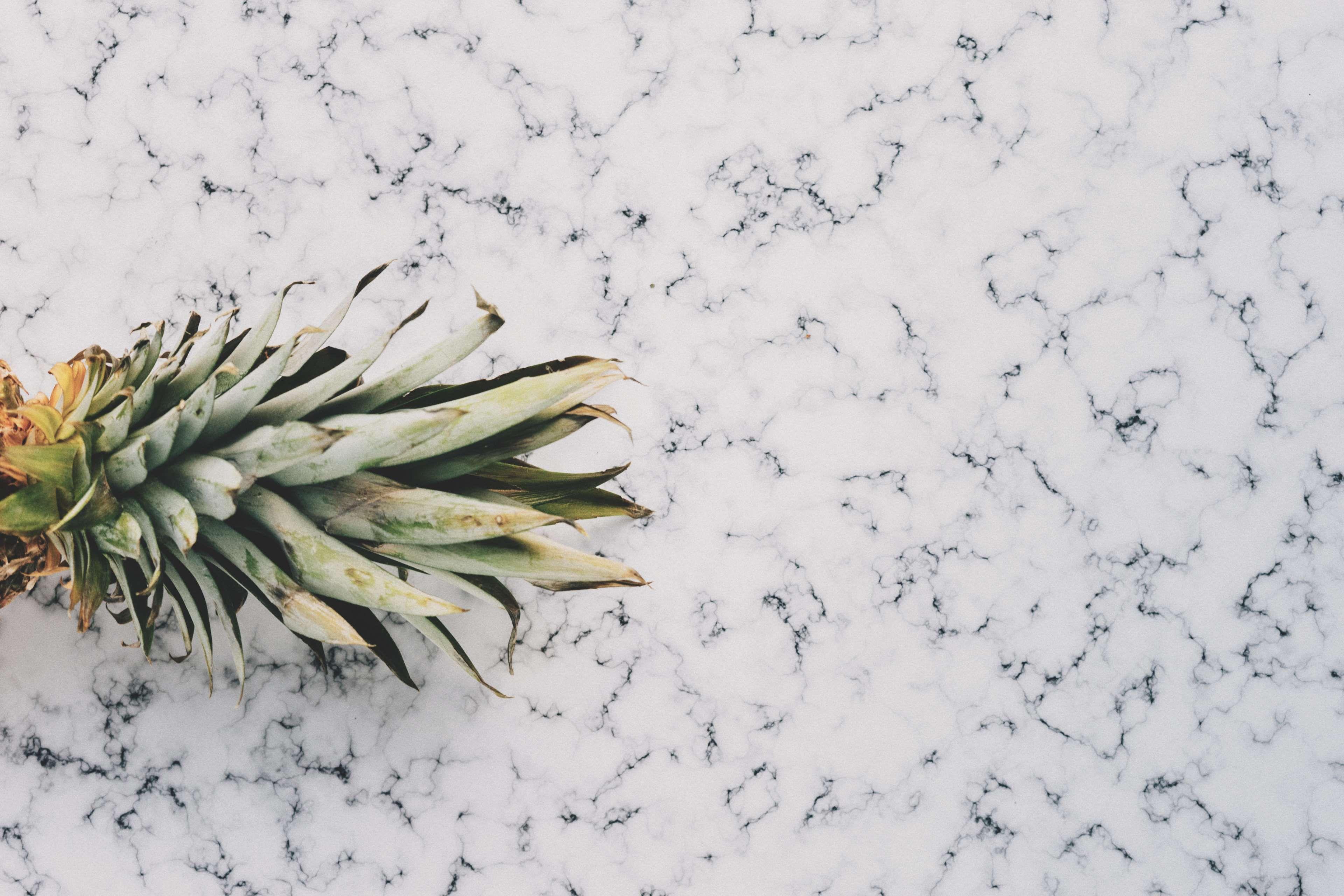 3840x2560 copy space #crown #flat lay #fruit #golden #marble #minimal