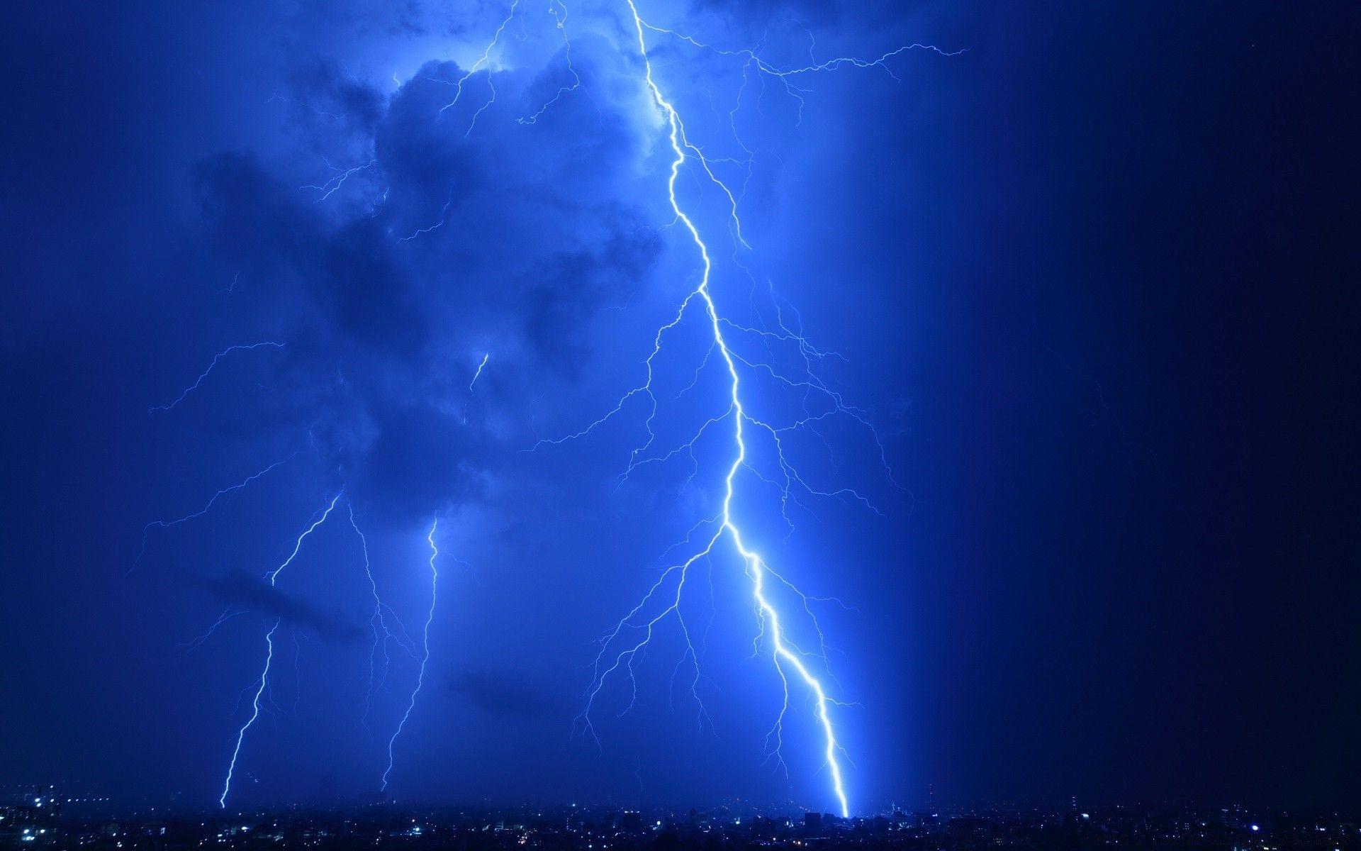 1920x1200 Cool Lightning Strikes