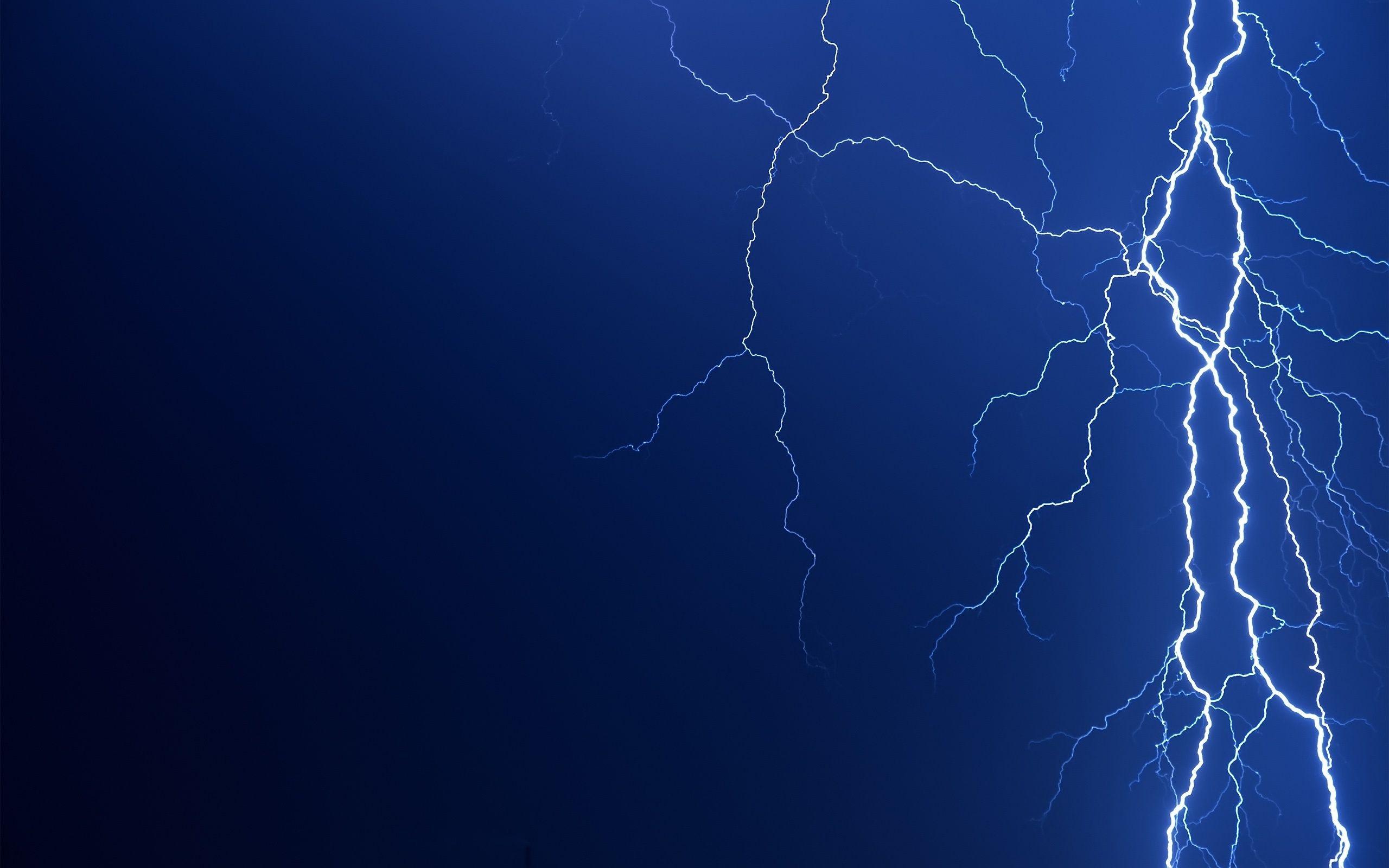 2560x1600 Blue Lightning Wallpaper