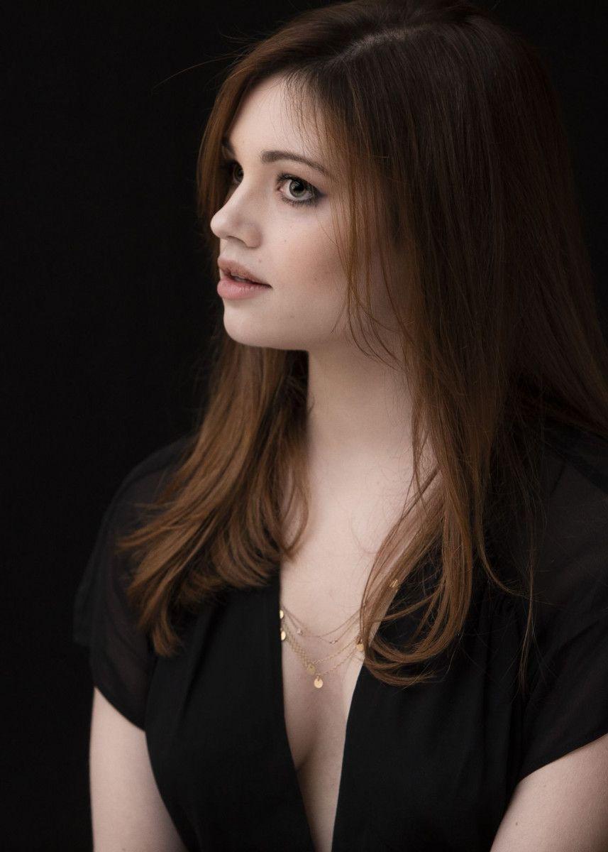 857x1200 India Eisley wallpaper