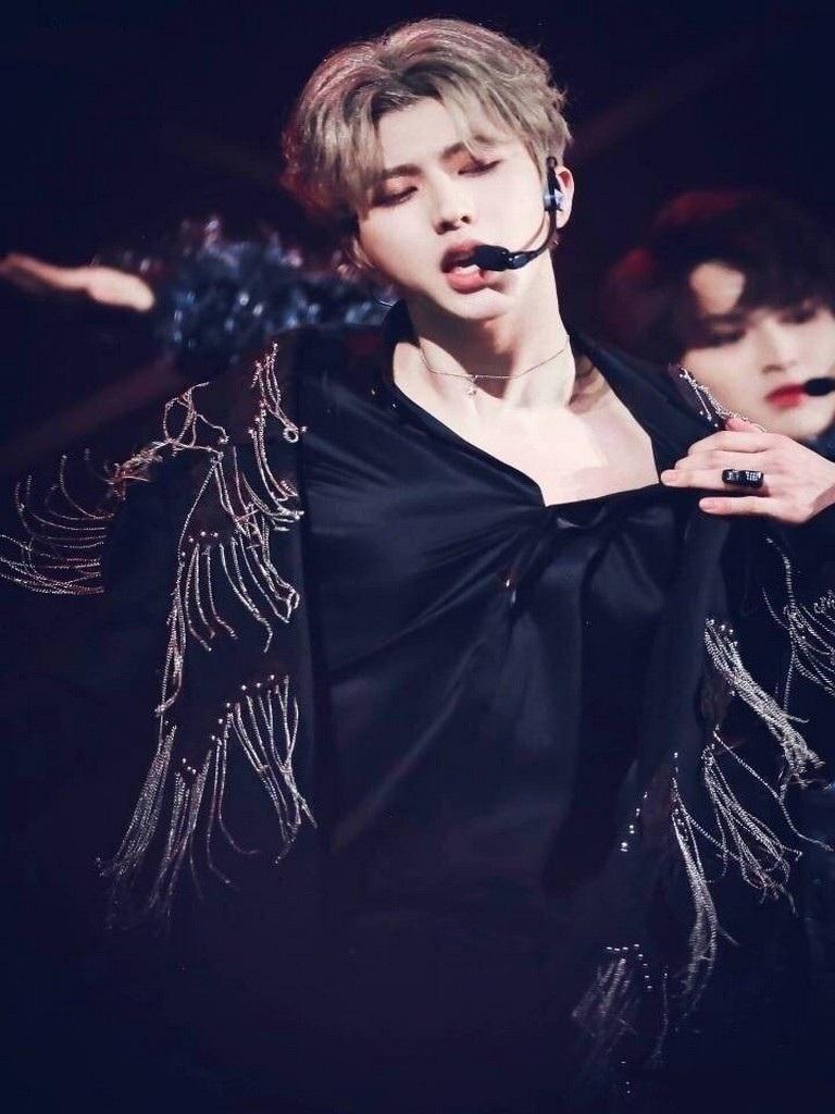 768x1024 Cai Xukun Wallpaper