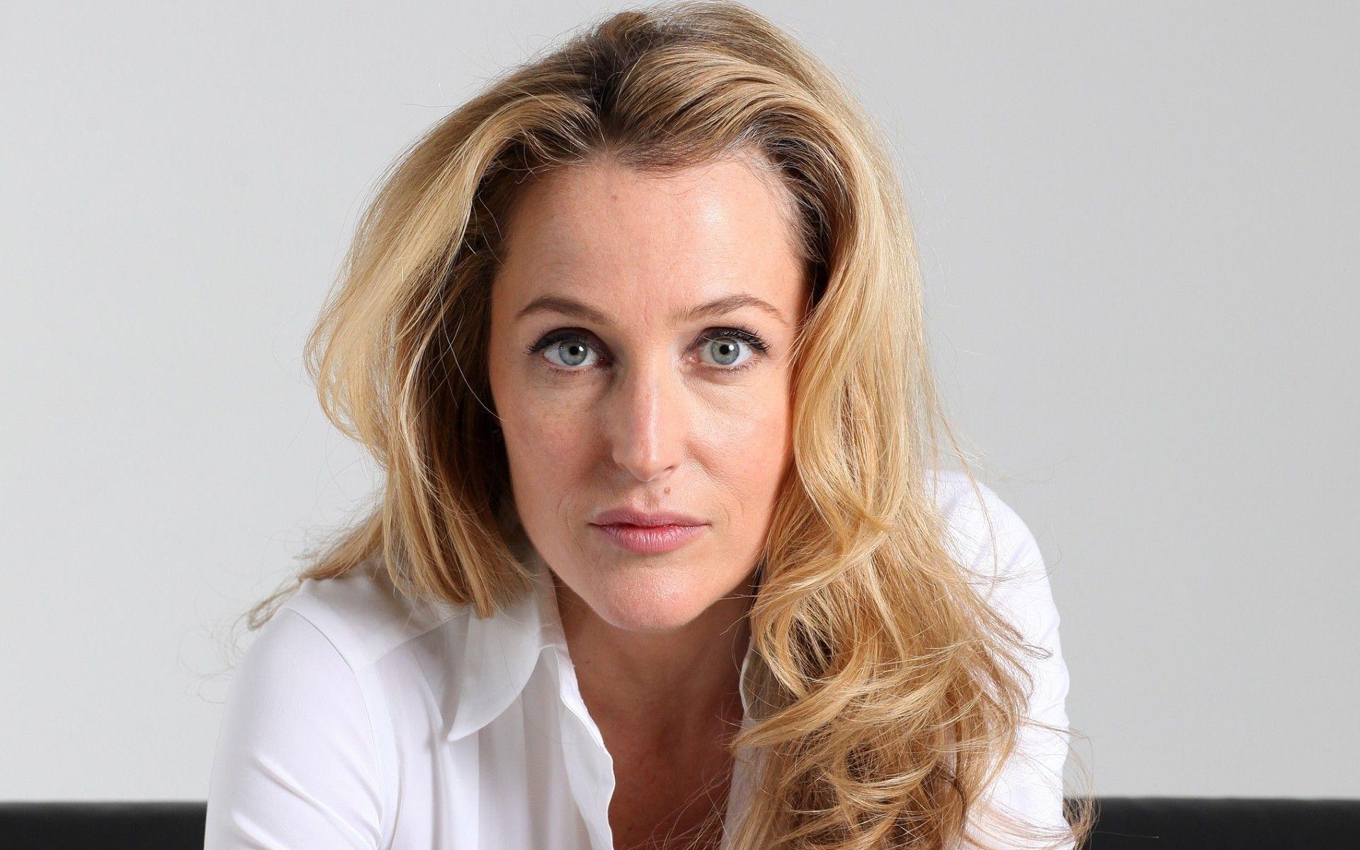 1920x1200 Gillian Anderson Wallpaper