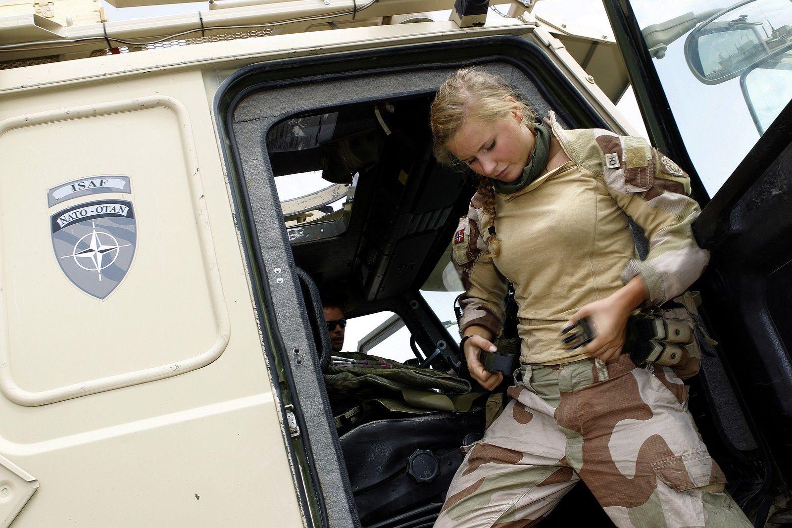 1600x1067 blondes, women, soldiers, war, sand, guns, military, Warfare