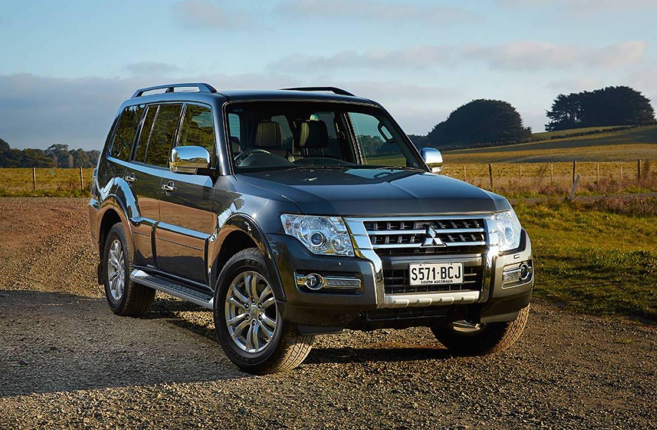 1306x855 Mitsubishi Pajero Wallpaper