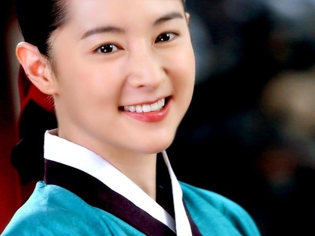 1024x768 Picture of Lee Young Ae