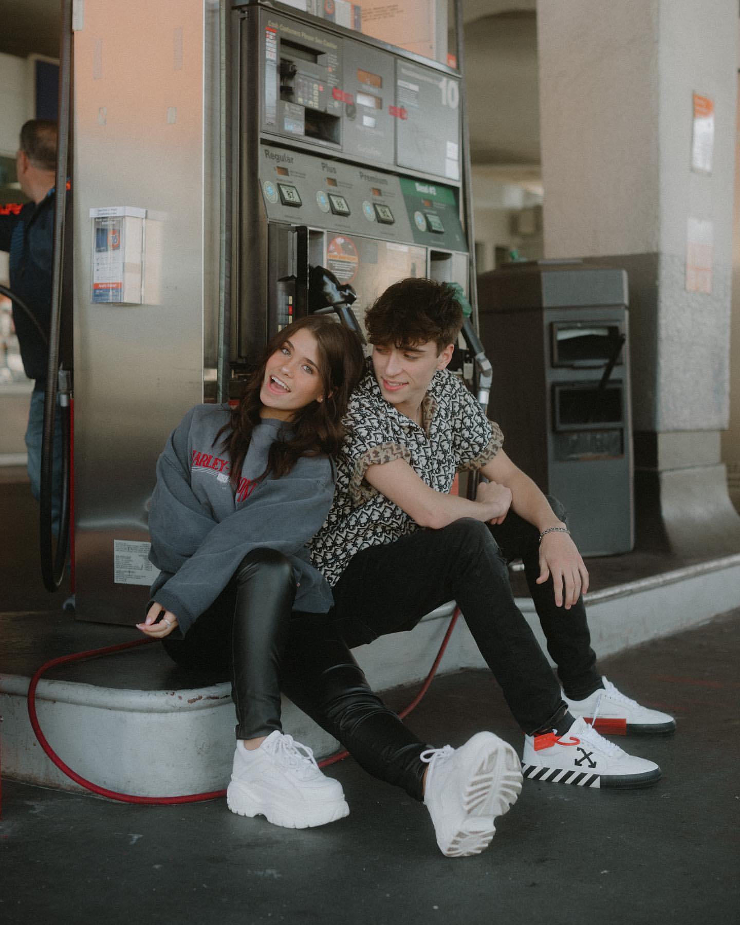 1440x1800 Josh Richards & Nessa Barrett for Android