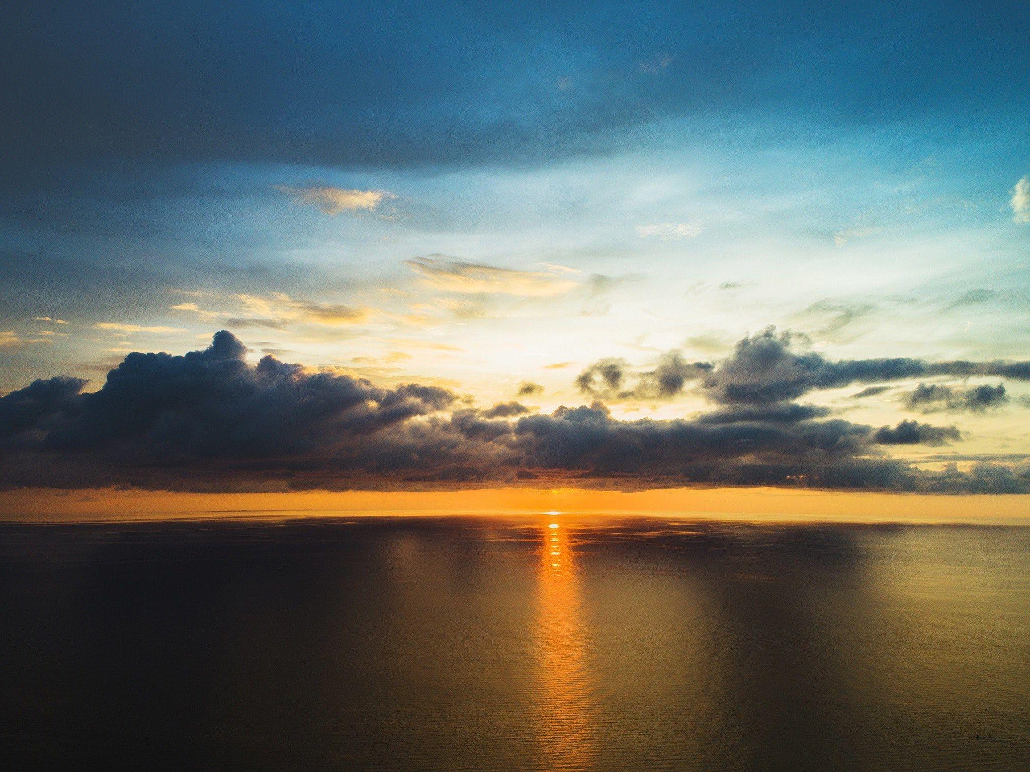 2048x1535 Wallpaper / sunset in roatn honduras 4k wallpaper