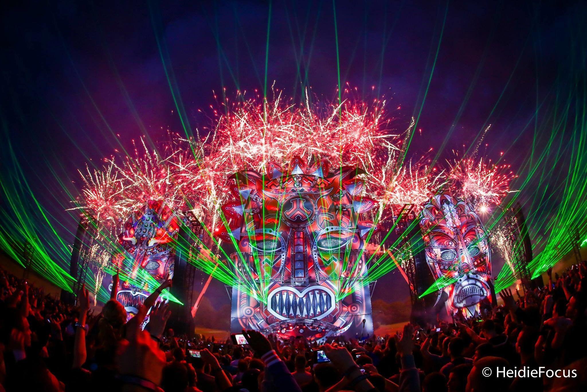 2048x1366 Tomorrowland 2018 Laser Show HD Wallpaper