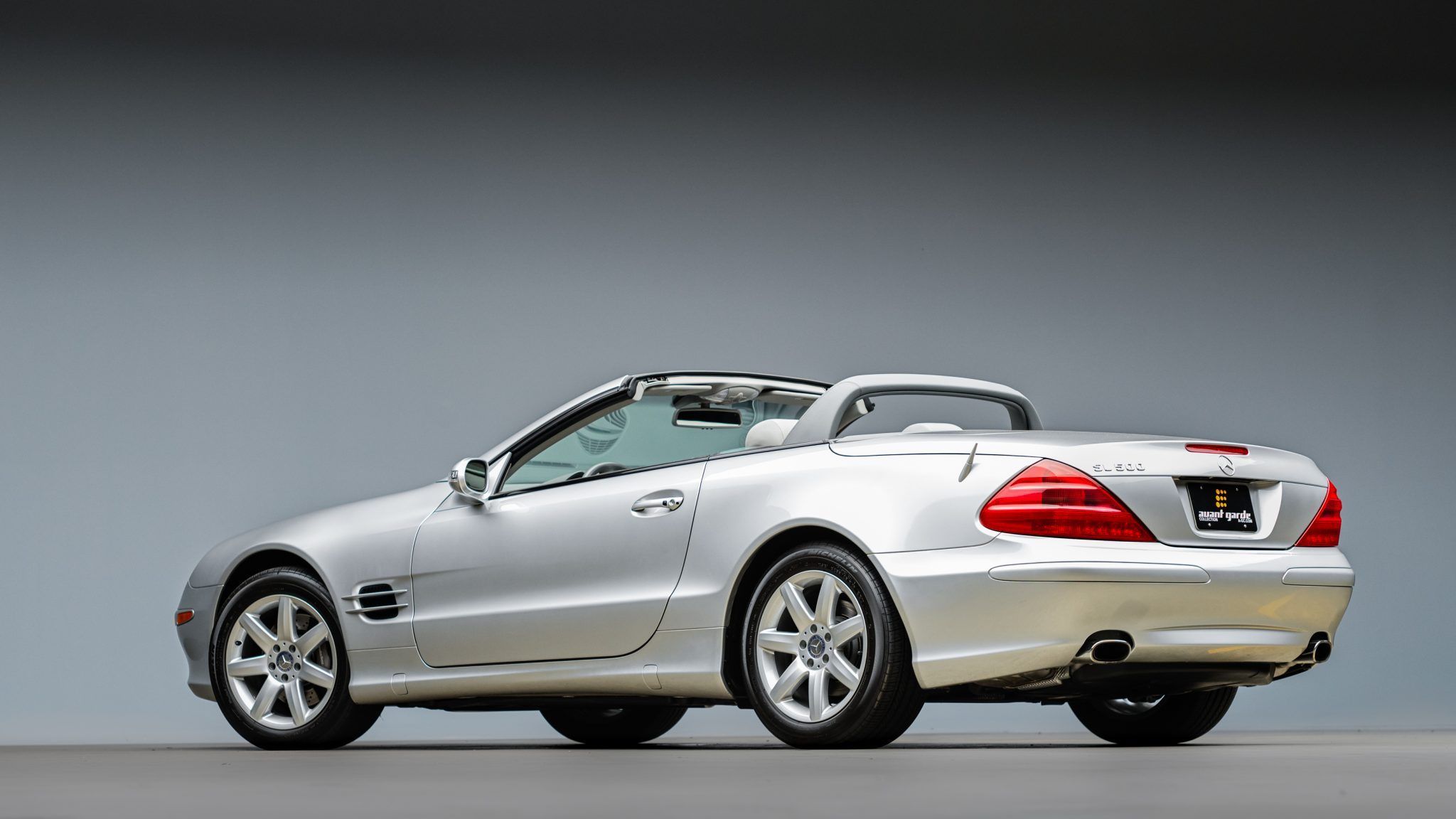 2048x1152 Free Mercedes Benz Sl500 4K Wallpaper & Desktop HD Background for PC