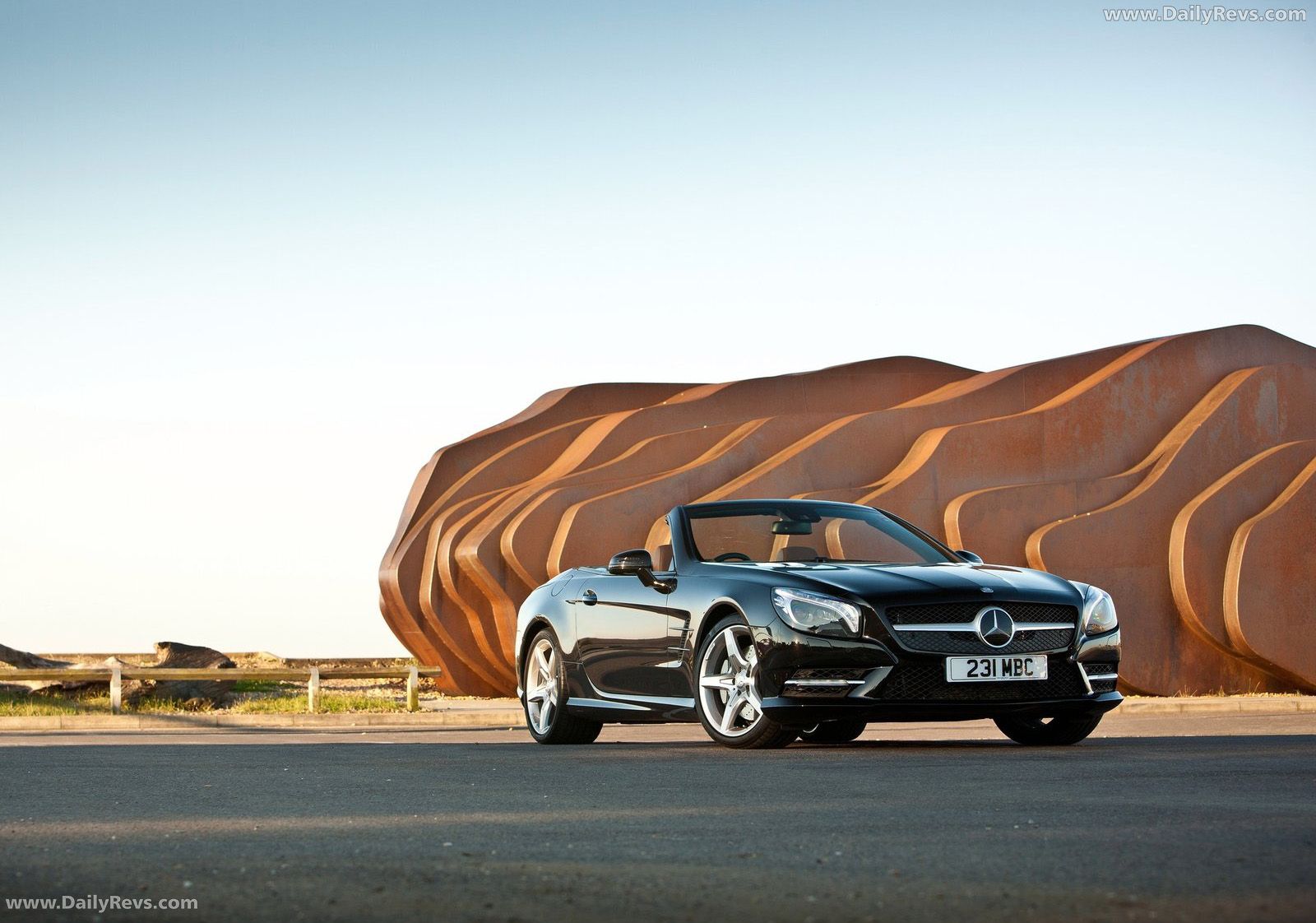 1600x1122 Mercedes Benz SL500 HD Photo, Videos, Specs, Features & Price