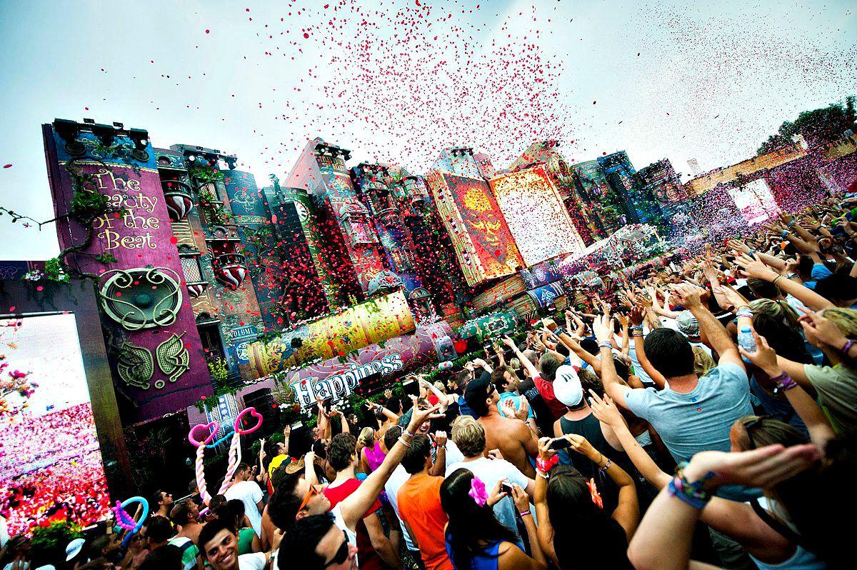 1200x798 Tomorrowland Wallpaper Alice In Wonderland