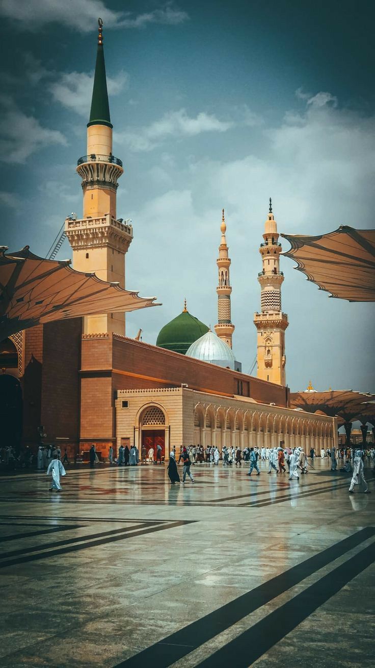736x1308 Madina Mosque in Mecca, Saudi Arabia. Moschea, Paesaggi, Sfondi