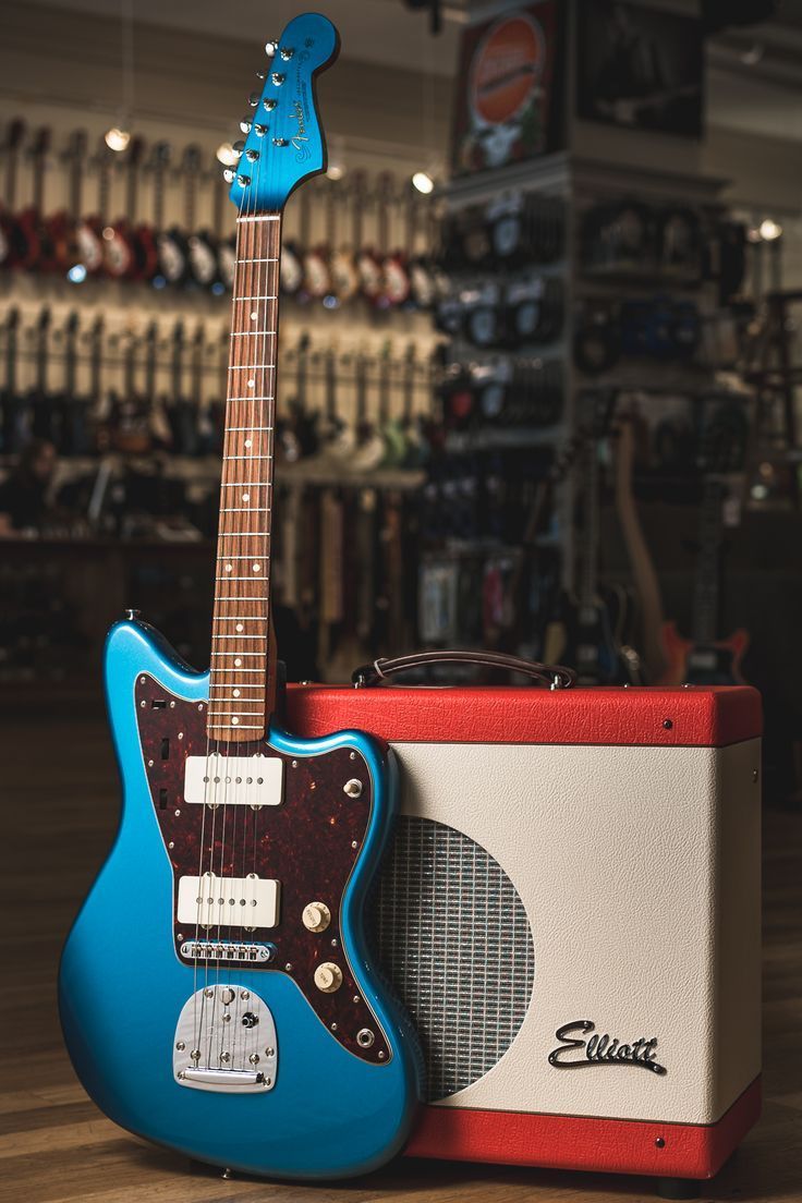 736x1104 Fender