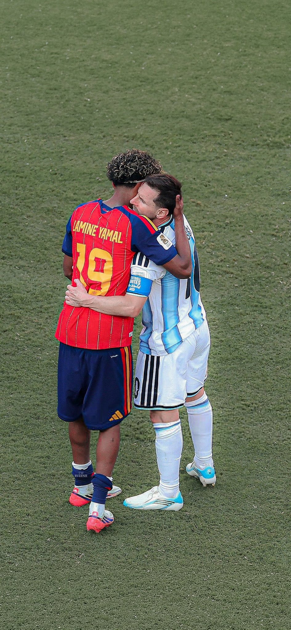 945x2048 Lamine Yamal consoling Messi in the 2026 World Cup final