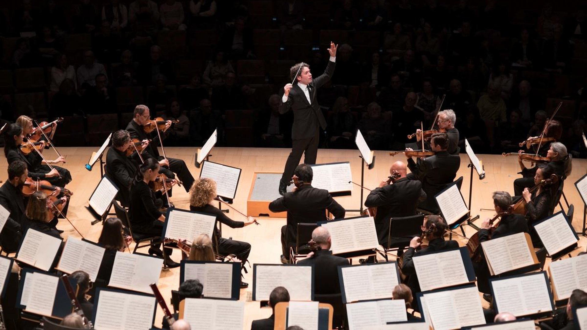 1920x1080 Gustavo Dudamel conducting the LA Philharmonic (Photo by Ryan Hunter_Courtesy LA Philharmonic) Attaché