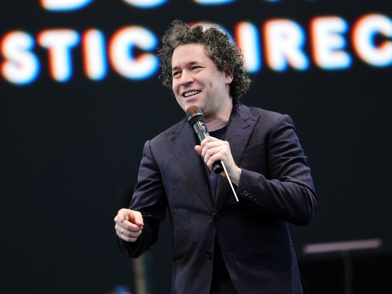 1600x1200 Los Angeles Says 'Gracias' to Gustavo Dudamel with Emotional Farewell Campaign