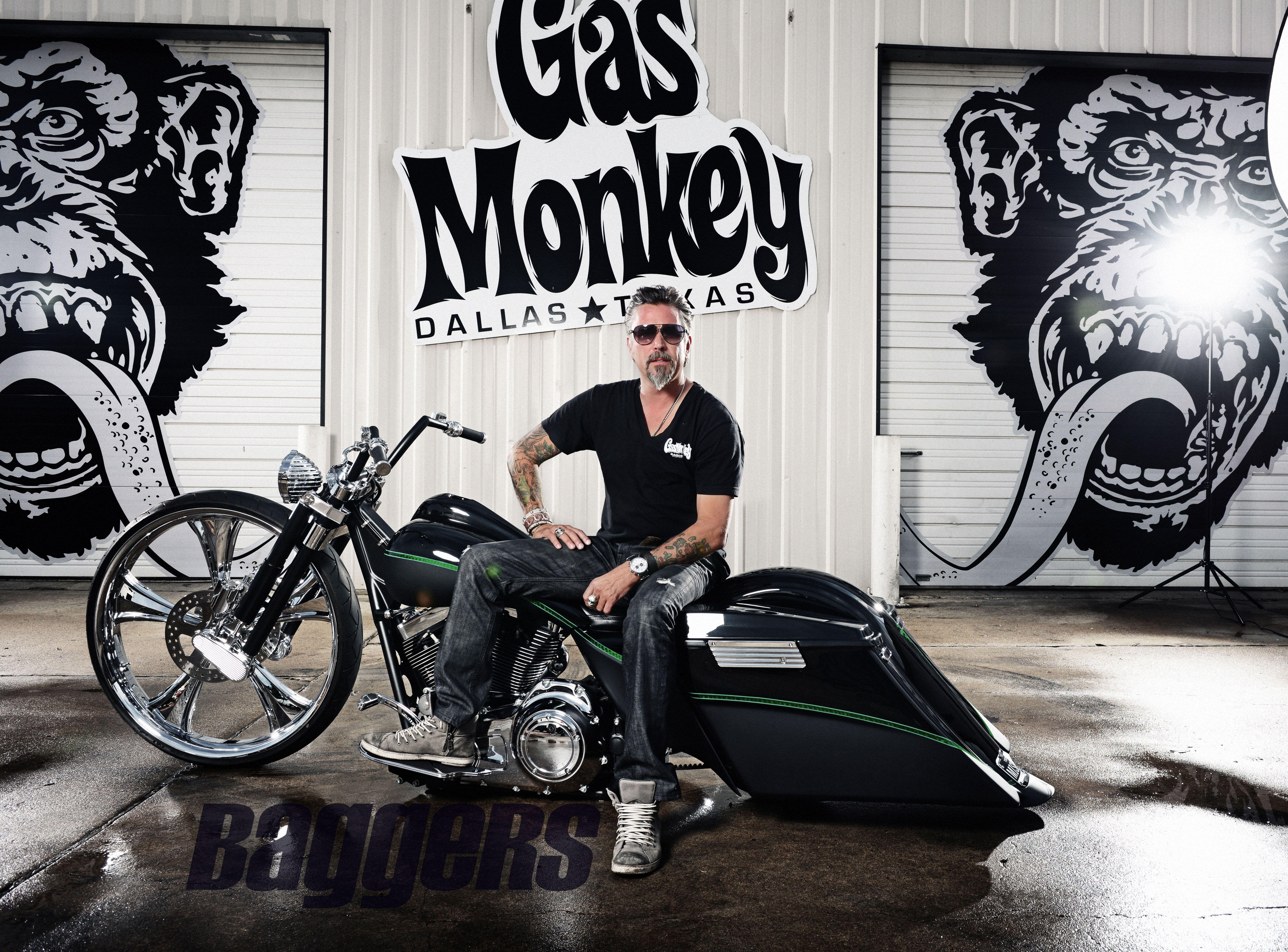 6628x4900 The Gas Monkey: Richard Rawlings' Custom Harley Bagger. Custom