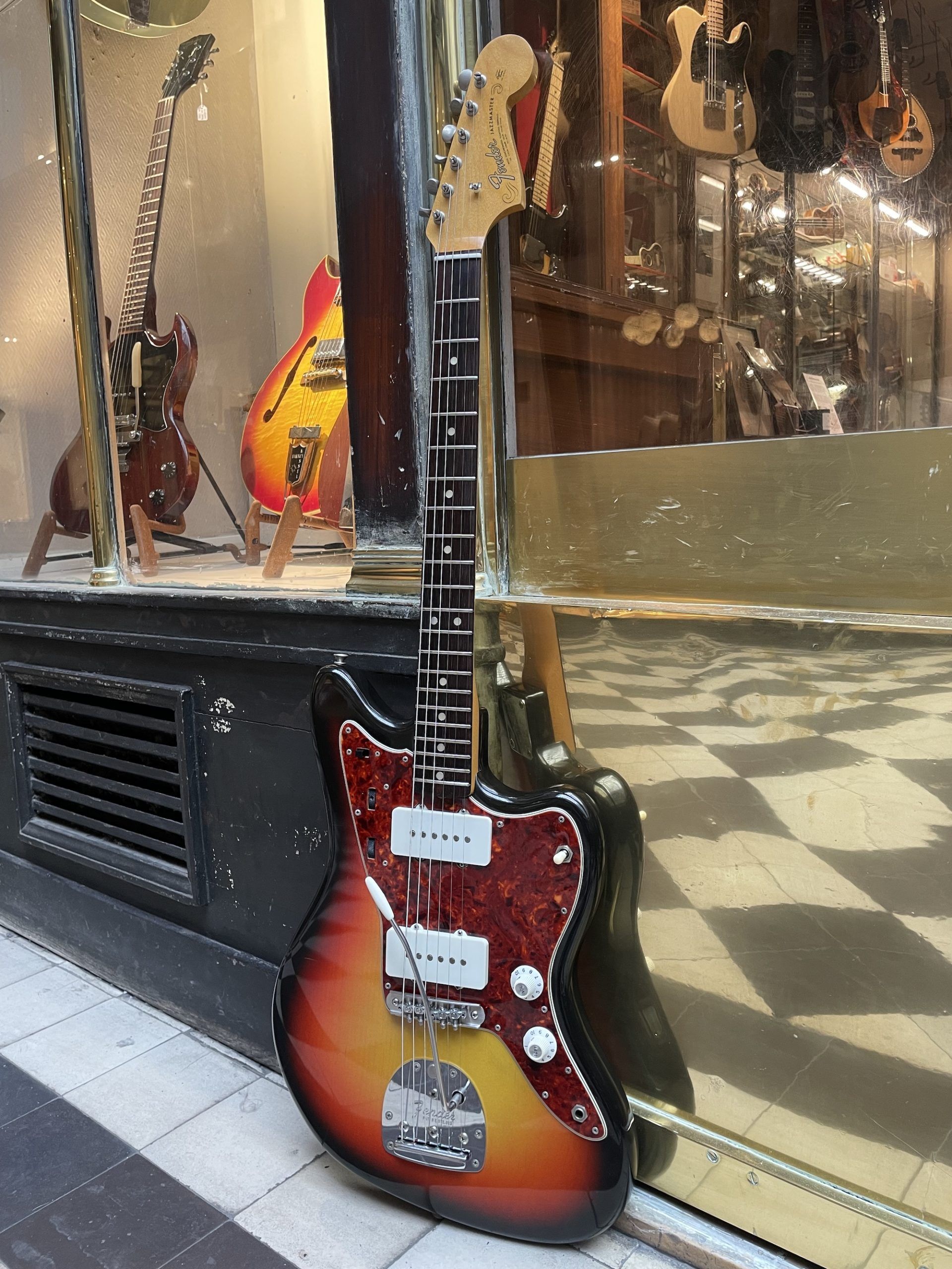 1920x2560 FENDER JAZZMASTER
